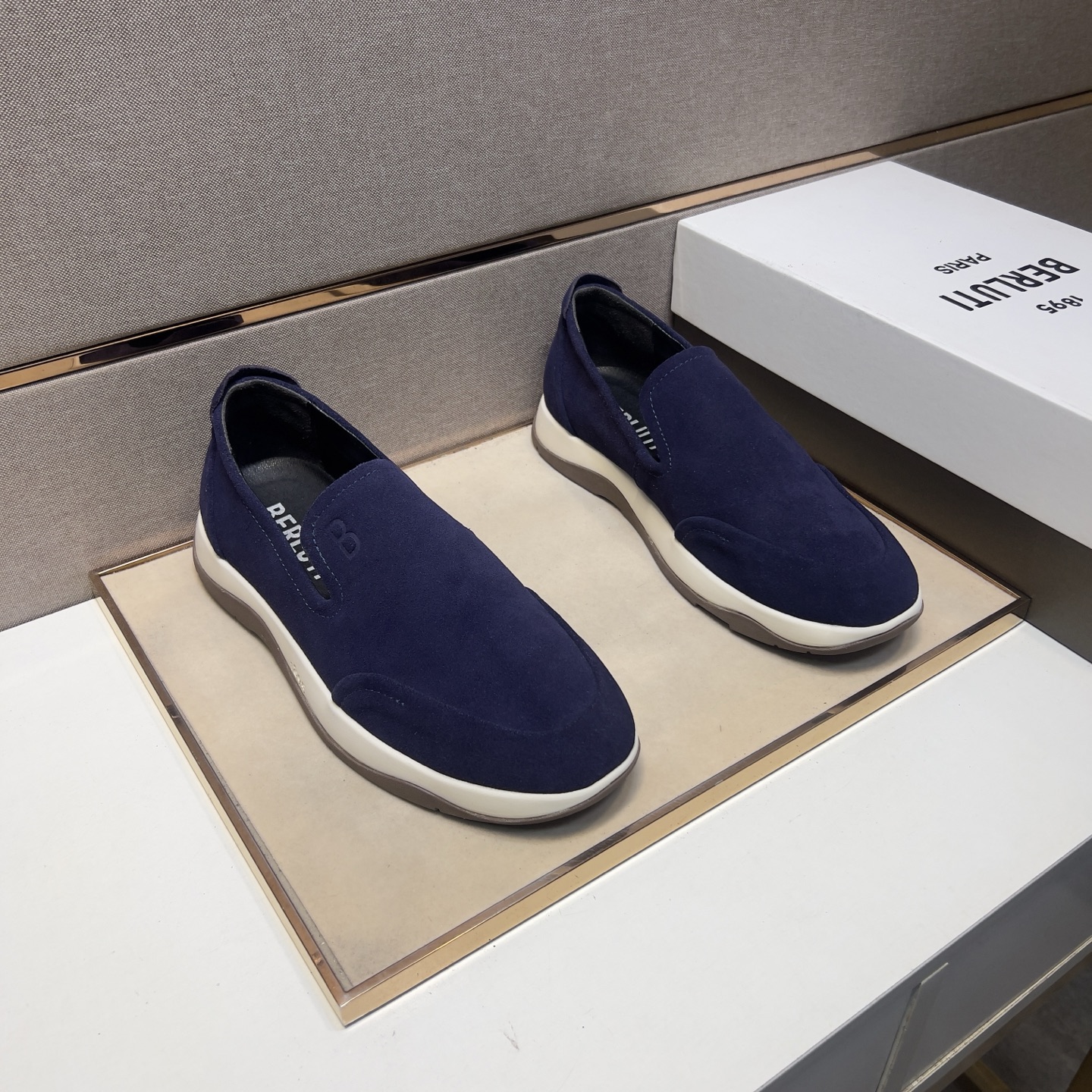 NO:278017,[Blu~] Men's casual shoes are available simultaneously in 2025z cabinet. Size: 38-44# The 4-color uppers are made of multi-material spliced ​​leather inner lining, comfortable and breathable, the original sole is comfortable and wear-resistant, and the real shot is even better.19860909【布鲁～】男士休闲鞋 2025z柜同步发售 码数:38-44# 4个颜色鞋面选用多材质拼接真皮内里,舒适透气,鞋底原版舒适耐磨大底,实物拍摄实物更赞,,Men's shoes