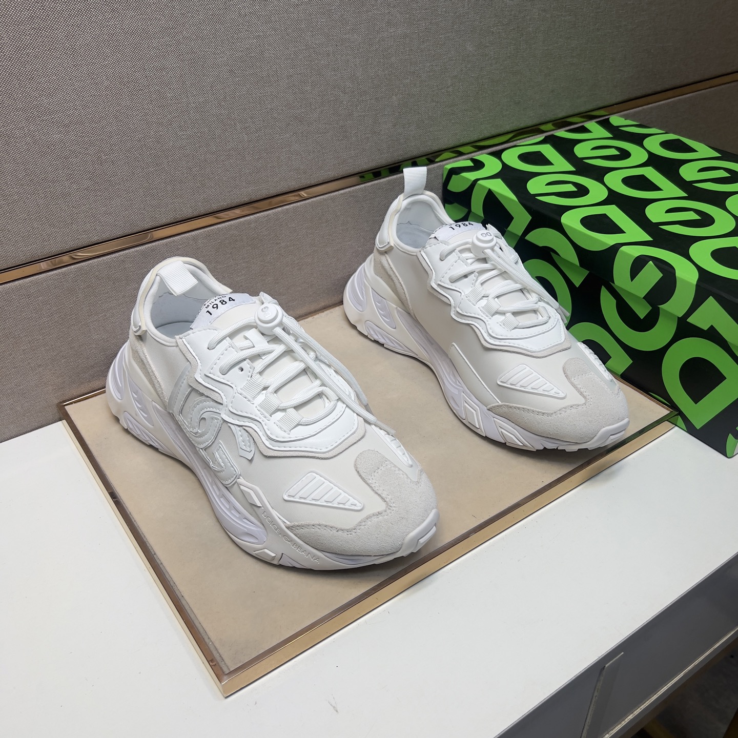 NO:278028,[DG~] Couple casual shoes are available at the same time in 2025z cabinet. Size: 35-44# 5 color uppers are made of multi-material spliced ​​mesh fabric inner lining, comfortable and breathable, original sole is comfortable and wear-resistant, real-life shooting is even better, Dolce & Gabbana19860909【DG～】情侣装休闲鞋 2025z柜同步发售 码数:35-44# 5个颜色鞋面选用多材质拼接网布内里,舒适透气,鞋底原版舒适耐磨大底,实物拍摄实物更赞,,Dolce&Gabbana,Men's shoes