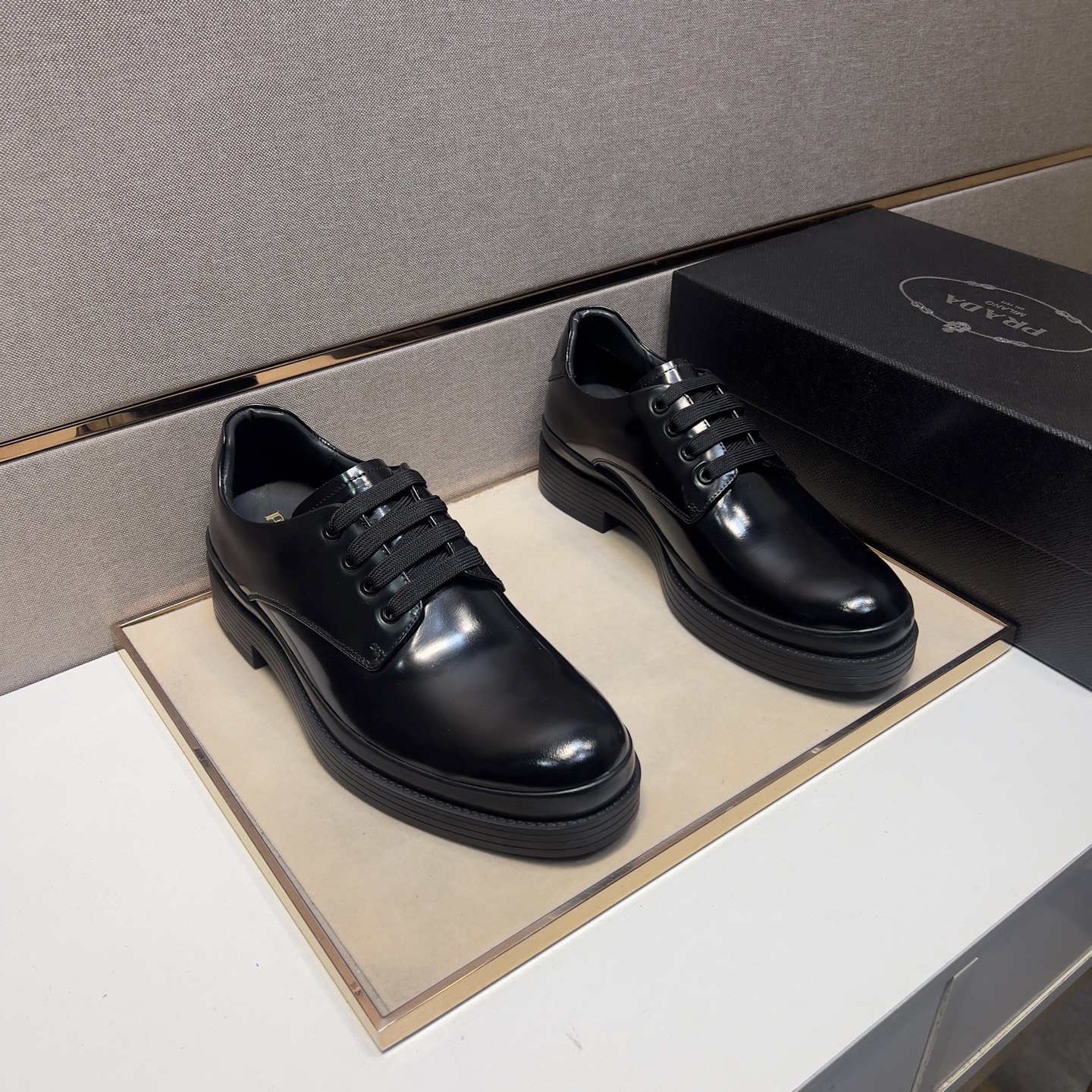 NO:278038,[Public ~] Men's casual leather shoes are available simultaneously in 2025z cabinet. Size: 38-44# The 4-color uppers are made of cowhide spliced ​​cowhide inner lining, comfortable and breathable, the original sole is comfortable and wear-resistant, and the real shot is even better. Cowhide19860909【普～】男士休闲皮鞋 2025z柜同步发售 码数:38-44# 4个颜色鞋面选用牛皮拼接牛皮内里,舒适透气,鞋底原版舒适耐磨大底,实物拍摄实物更赞,,cowhide,Men's shoes