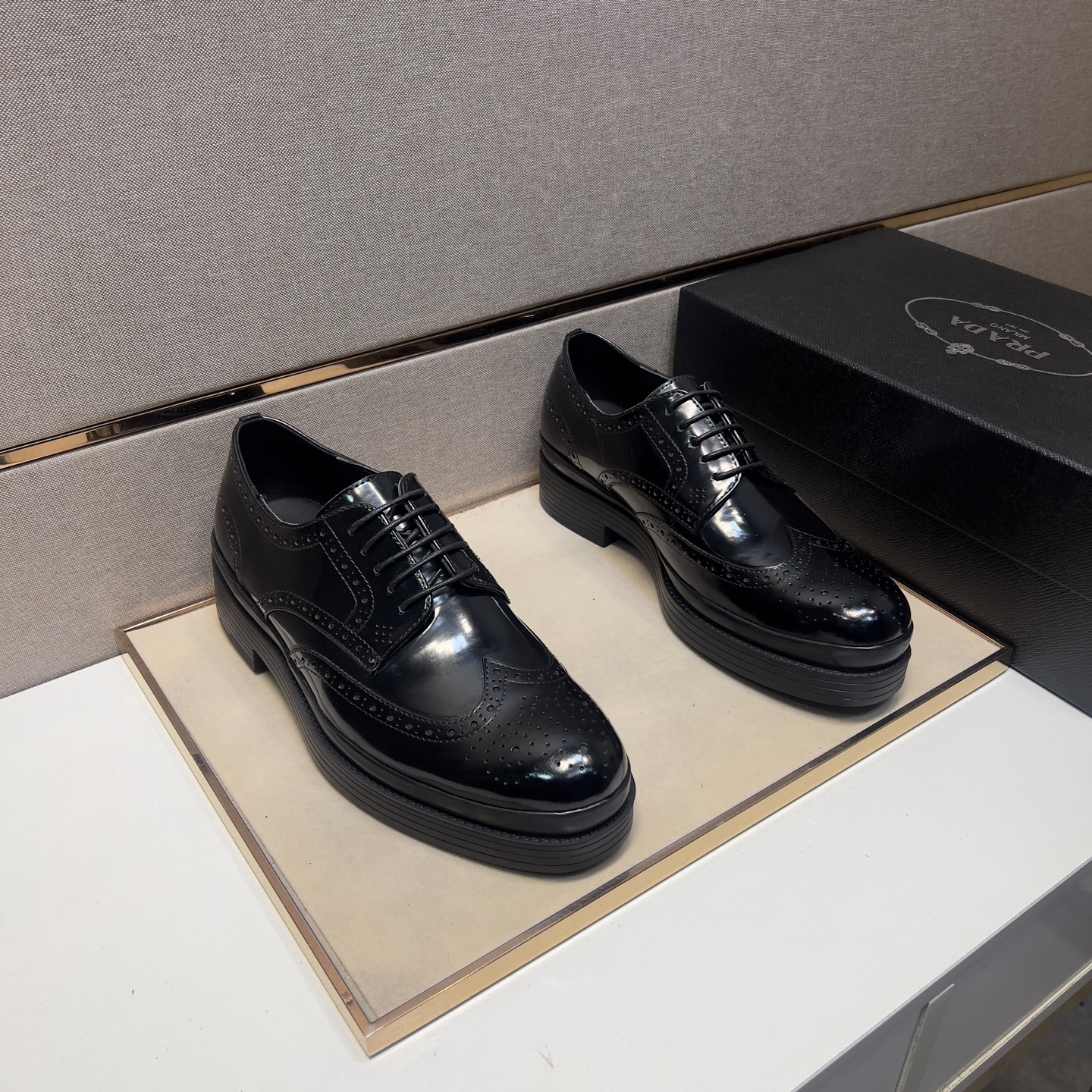 NO:278043,[Public ~] Men's casual leather shoes are available simultaneously in 2025z cabinet. Size: 38-44# 2 color uppers are made of cowhide spliced ​​cowhide inner lining, comfortable and breathable, original sole comfortable and wear-resistant sole, real shots are even better, cowhide19860909【普～】男士休闲皮鞋 2025z柜同步发售 码数:38-44# 2个颜色鞋面选用牛皮拼接牛皮内里,舒适透气,鞋底原版舒适耐磨大底,实物拍摄实物更赞,,cowhide,Men's shoes