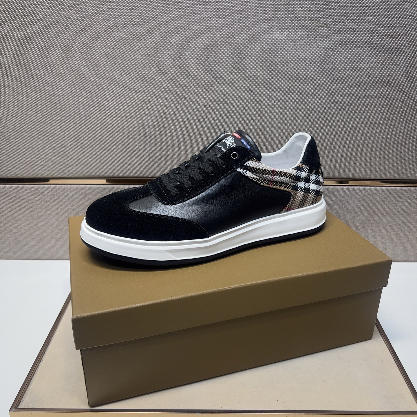 Burberry Men's Leather Sneakers with Signature Check, Black/Archive Beige 5 i1744820111825 6987 0 3