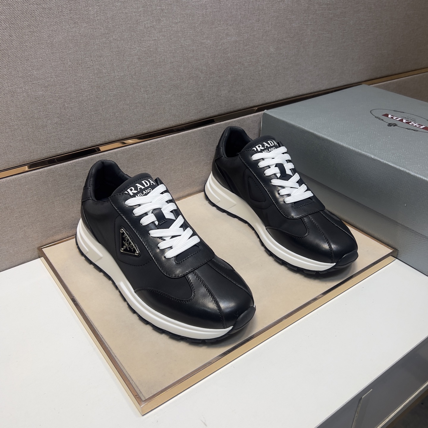 NO:280339,[Public ~] Men's casual shoes are available simultaneously in 2025z cabinet. Size: 38-44# 2 colors of the upper are made of multi-material spliced ​​cowhide inner lining, comfortable and breathable, original sole is comfortable and wear-resistant, real-life shooting is even better, cowhide19860909【普～】男士休闲鞋 2025z柜同步发售 码数:38-44# 2个颜色鞋面选用多材质拼接牛皮内里,舒适透气,鞋底原版舒适耐磨大底,实物拍摄实物更赞,,cowhide,Men's shoes