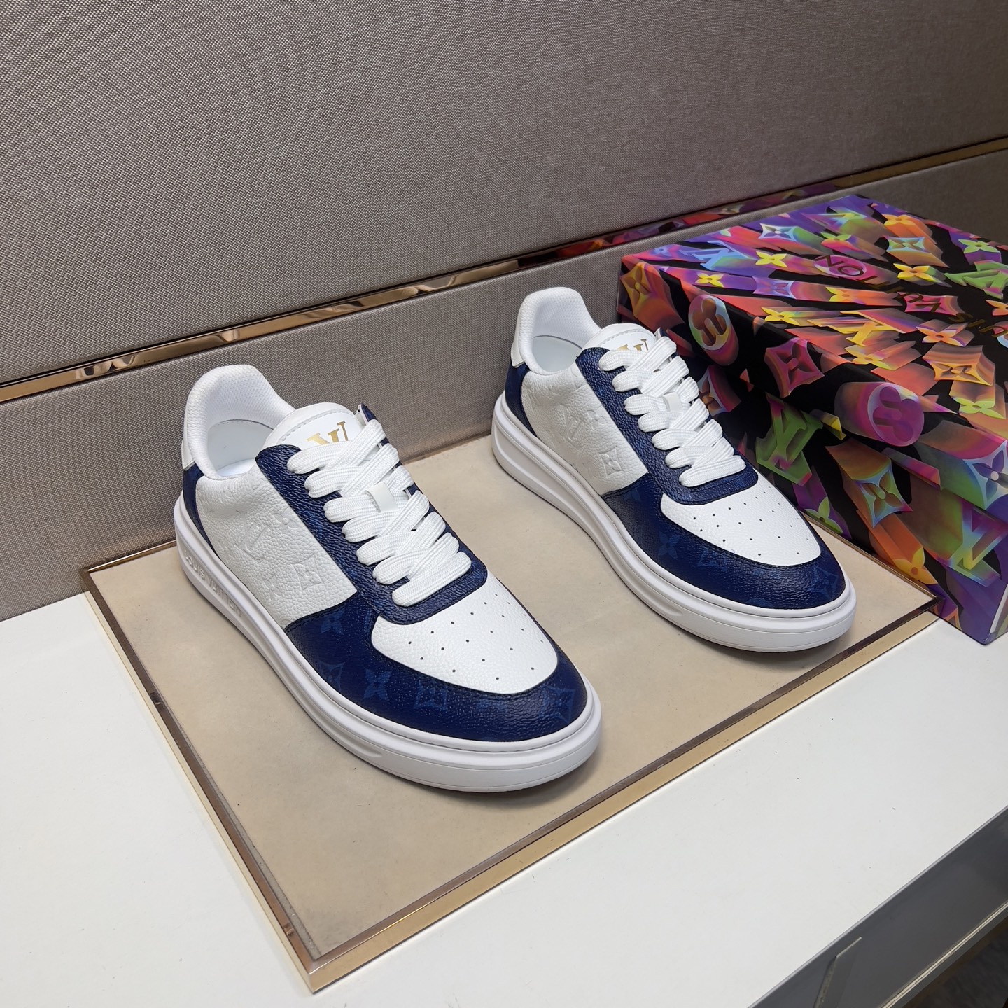 NO:279108,【Lv～】Men's casual shoes 2025z cabinet are available simultaneously. Size: 38-44# 5 color uppers are made of multi-material spliced ​​mesh fabric inner lining, comfortable and breathable, original sole comfortable and wear-resistant sole, real-life shooting is even more beautiful, louis vuitton19860909【Lv～】男士休闲鞋2025z柜同步发售 码数:38-44# 5个颜色鞋面选用多材质拼接网布内里,舒适透气,鞋底原版舒适耐磨大底,实物拍摄实物更赞,,louis vuitton,Men's shoes