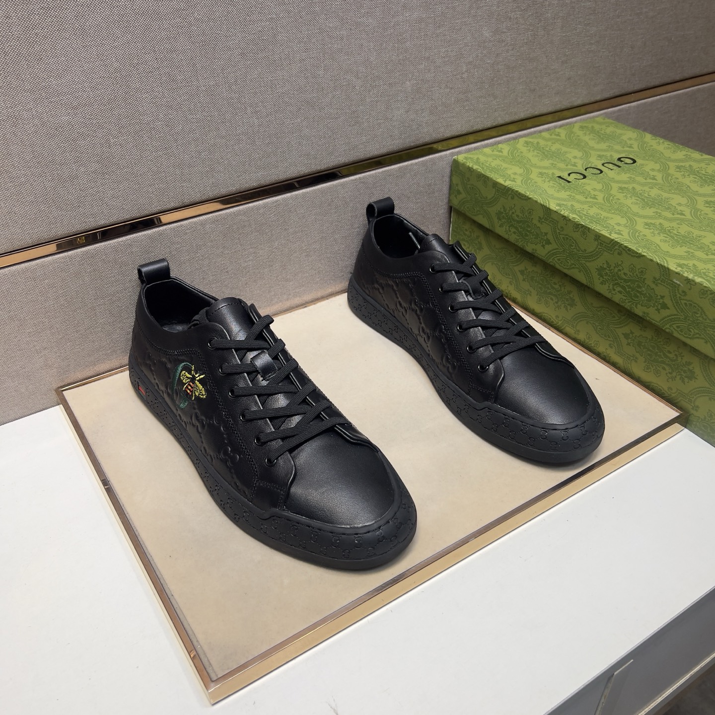 NO:279447,[Ancient ~] Men's casual shoes, 2025z cabinets are available simultaneously. Size: 38-44# 2 color uppers are made of multi-material spliced ​​leather inner lining, comfortable and breathable, the original sole is comfortable and wear-resistant, and the real shot is even better.19860909【古～】男士休闲鞋,2025z柜同步发售 码数:38-44# 2个颜色鞋面选用多材质拼接真皮内里,舒适透气,鞋底原版舒适耐磨大底,实物拍摄实物更赞,,Men's shoes