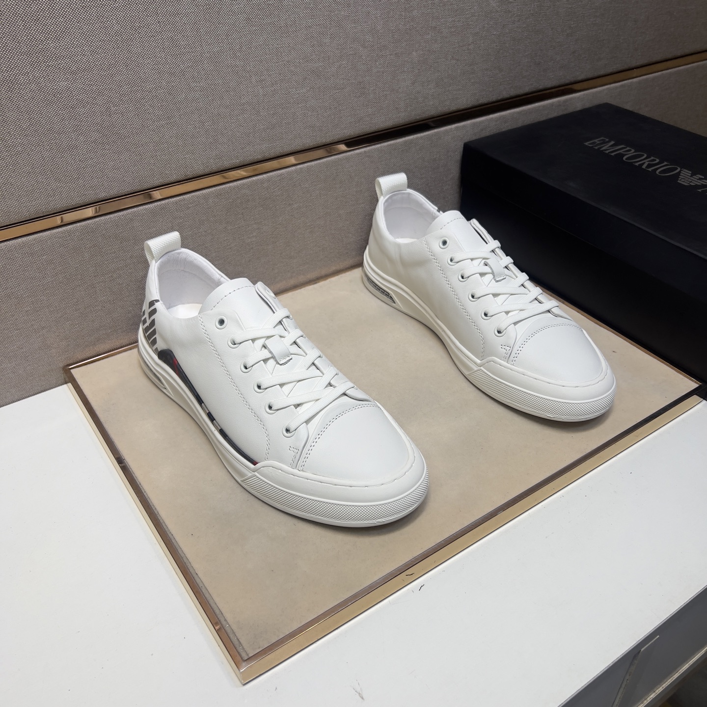 NO:279457,[Ama~] Men's casual shoes, 2025z cabinets are available simultaneously. Number of sizes: 38-44# 2 color uppers are made of multi-material spliced ​​leather inner lining, comfortable and breathable, original sole is comfortable and wear-resistant, and the real shot is even better.19860909【阿玛～】男士休闲鞋,2025z柜同步发售 码数:38-44# 2个颜色鞋面选用多材质拼接真皮内里,舒适透气,鞋底原版舒适耐磨大底,实物拍摄实物更赞,,Men's shoes