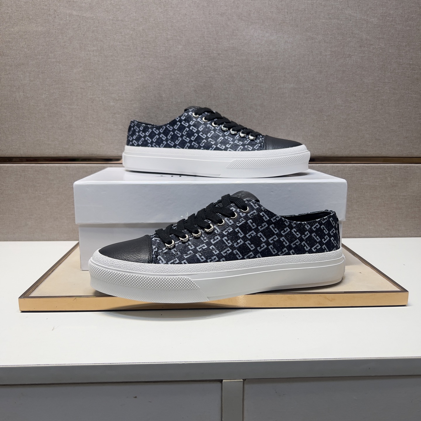 Givenchy Men's Casual Sneakers Multi-Material Leather Lining Comfortable 6 i1745340793755 5032 0 4