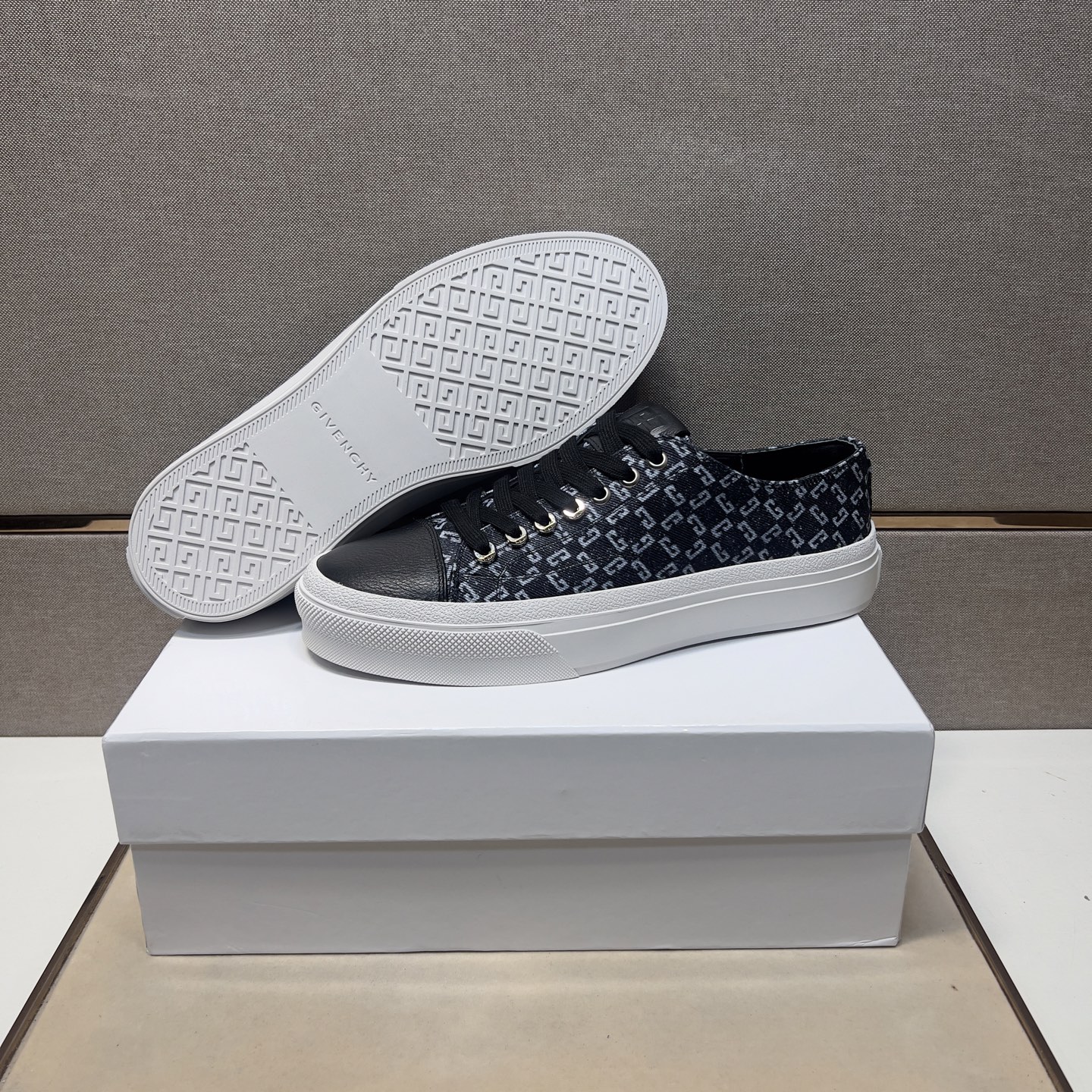 Givenchy Men's Casual Sneakers Multi-Material Leather Lining Comfortable 9 i1745340793776 1975 0 7