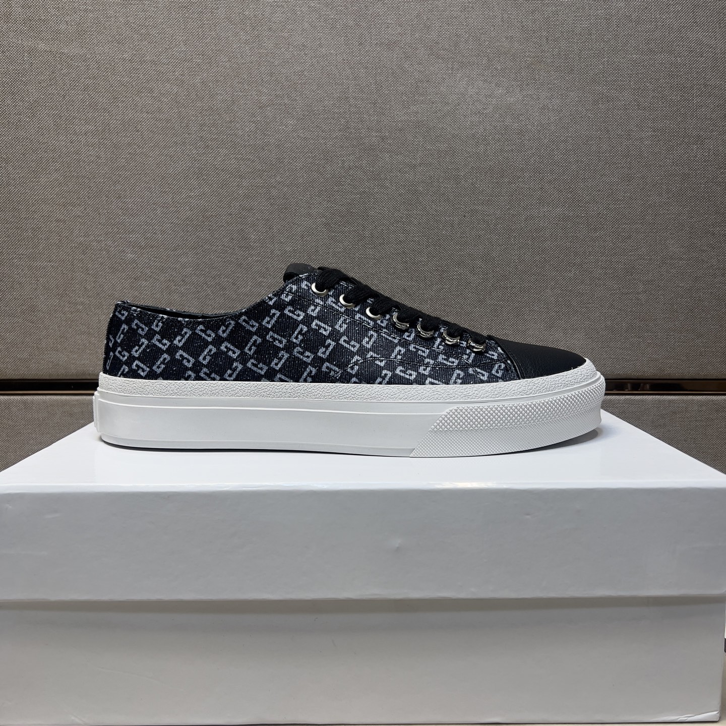 Givenchy Men's Casual Sneakers Multi-Material Leather Lining Comfortable 4 i1745340793817 7376 0 2