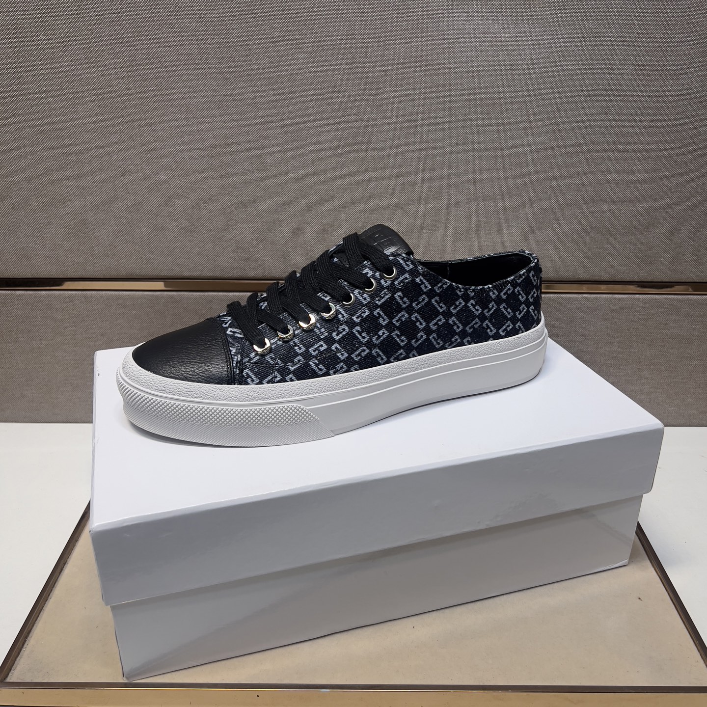Givenchy Men's Casual Sneakers Multi-Material Leather Lining Comfortable 5 i1745340793847 7248 0 3