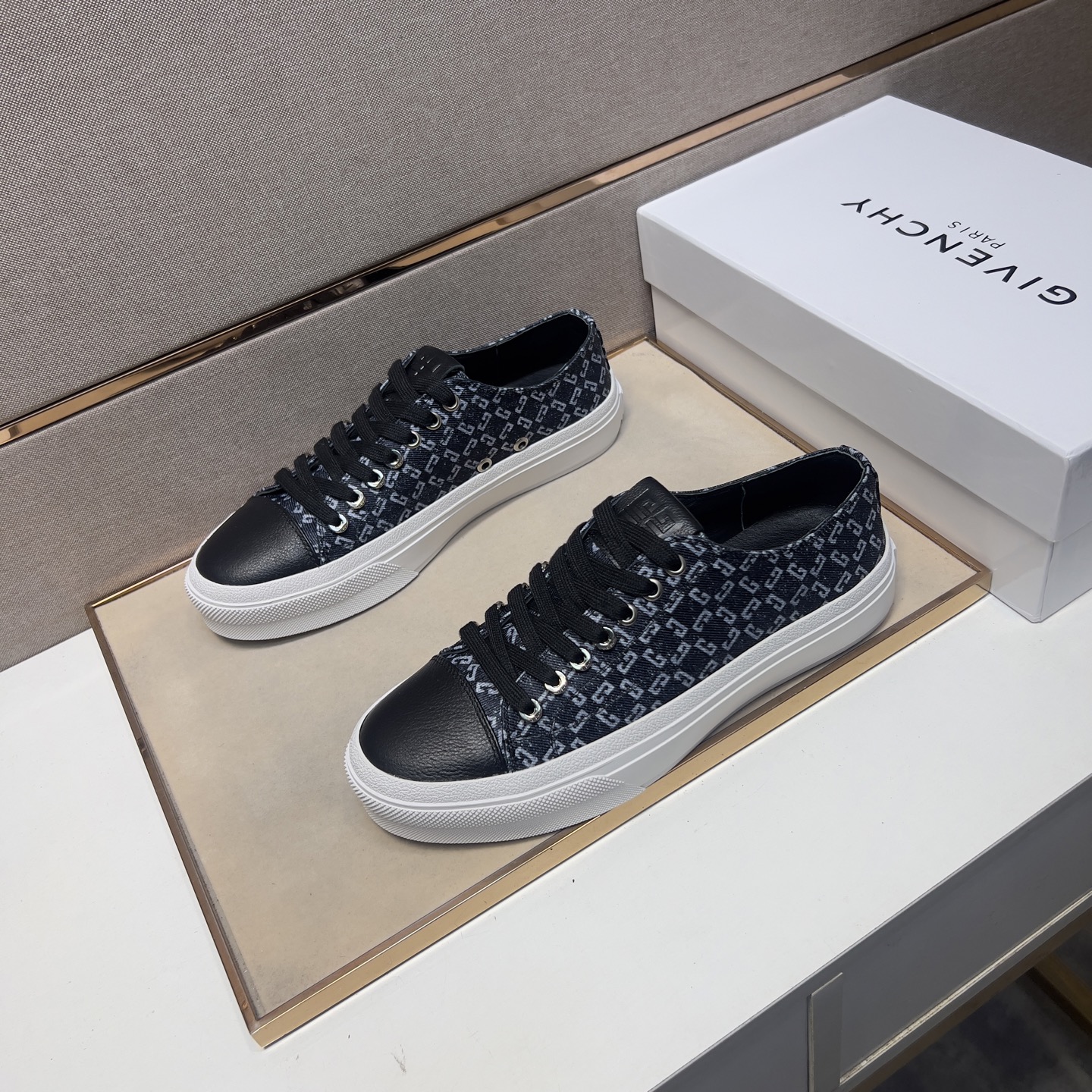 Givenchy Men's Casual Sneakers Multi-Material Leather Lining Comfortable 3 i1745340794837 2990 0 1