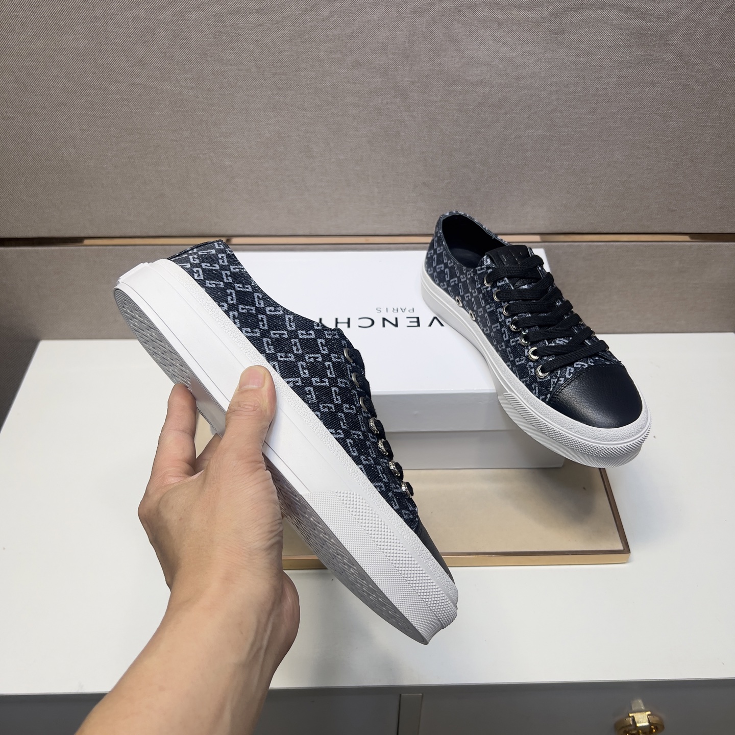 Givenchy Men's Casual Sneakers Multi-Material Leather Lining Comfortable 8 i1745340794892 9347 0 6