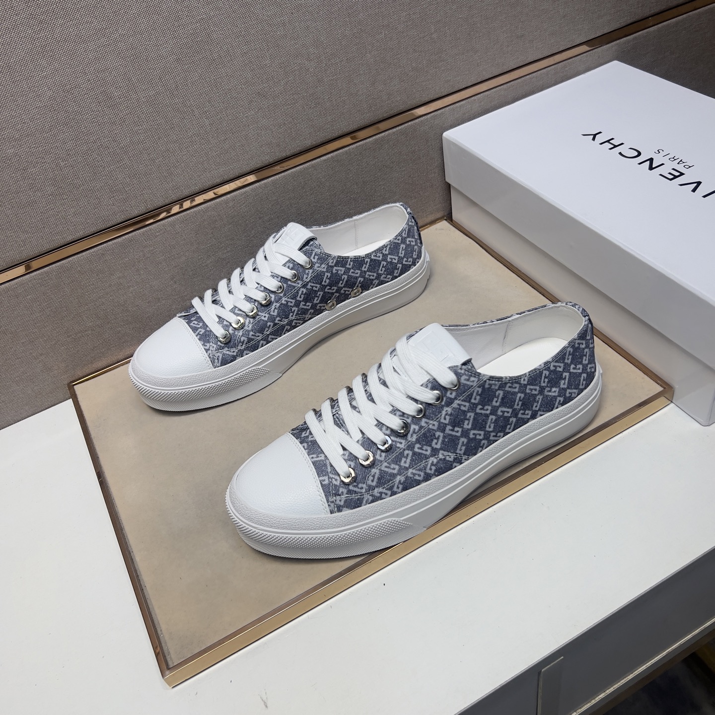 Givenchy Men's Casual Sneakers in Multiple Materials with Comfortable Leather Inner 3 i1745340811088 8670 0 1