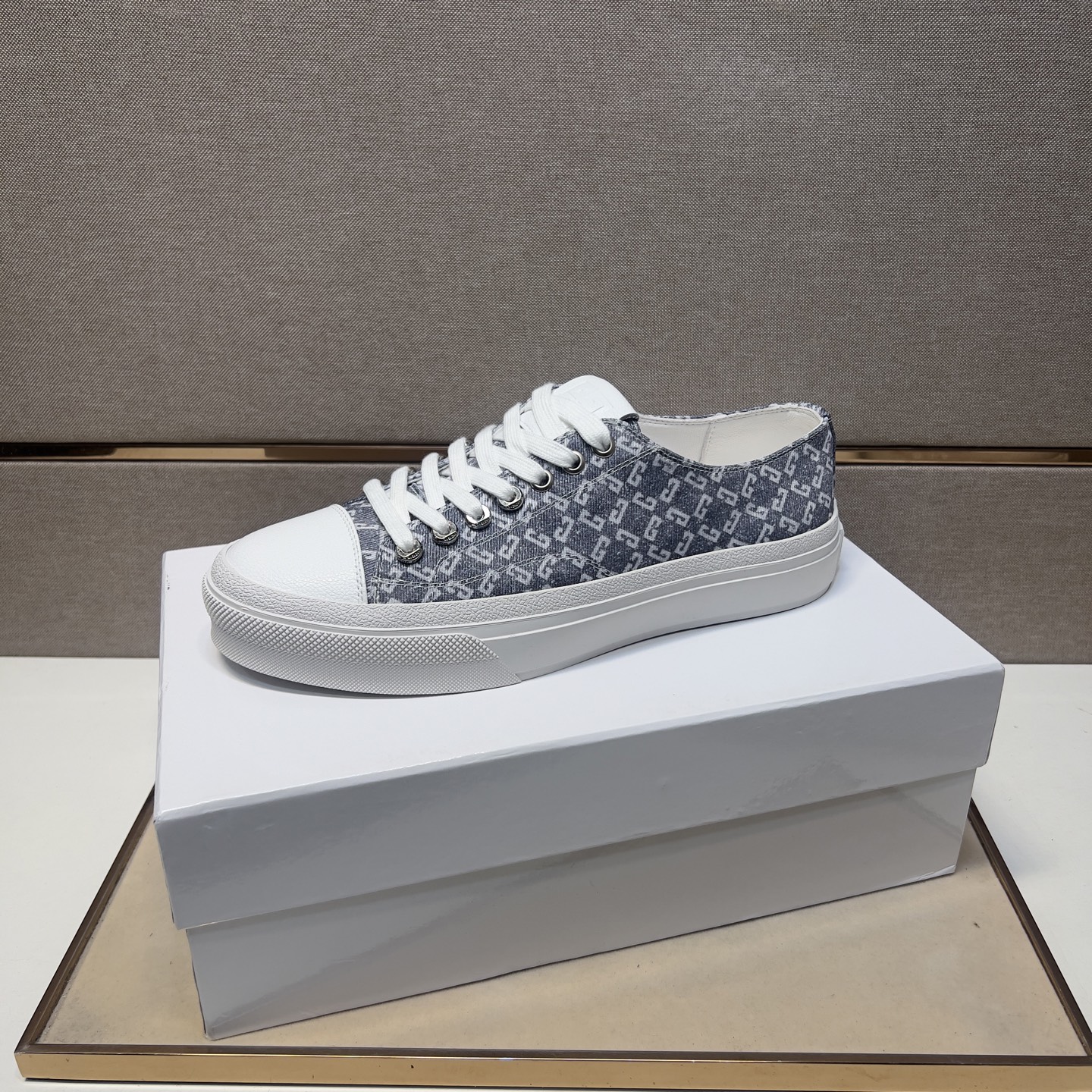 Givenchy Men's Casual Sneakers in Multiple Materials with Comfortable Leather Inner 5 i1745340811115 2305 0 3