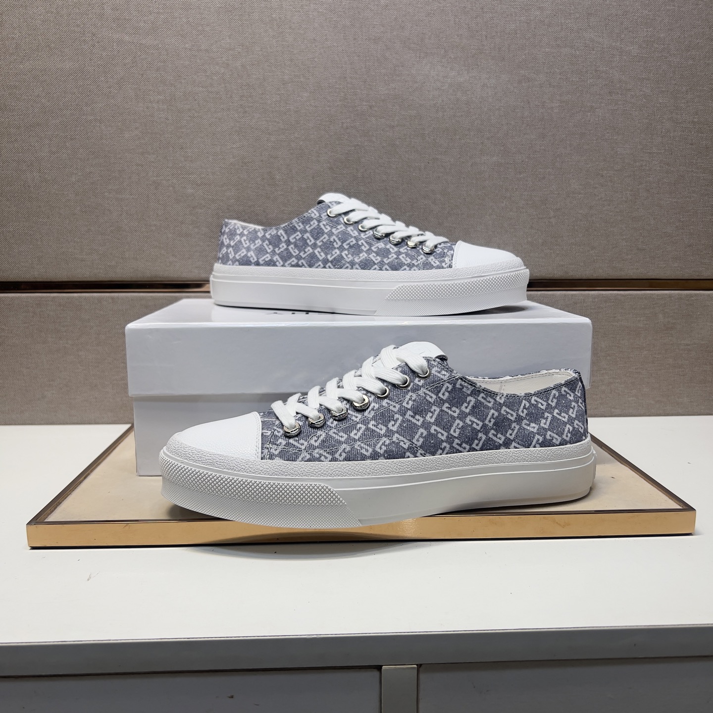Givenchy Men's Casual Sneakers in Multiple Materials with Comfortable Leather Inner 6 i1745340812178 4006 0 4