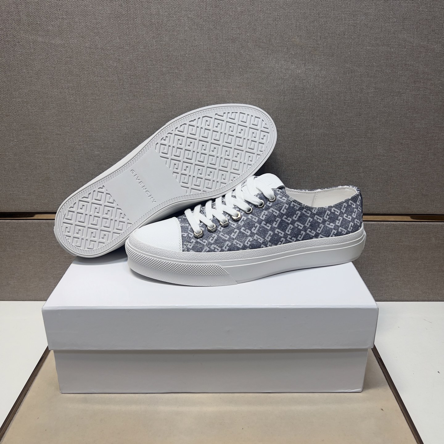 Givenchy Men's Casual Sneakers in Multiple Materials with Comfortable Leather Inner 9 i1745340812232 5267 0 7