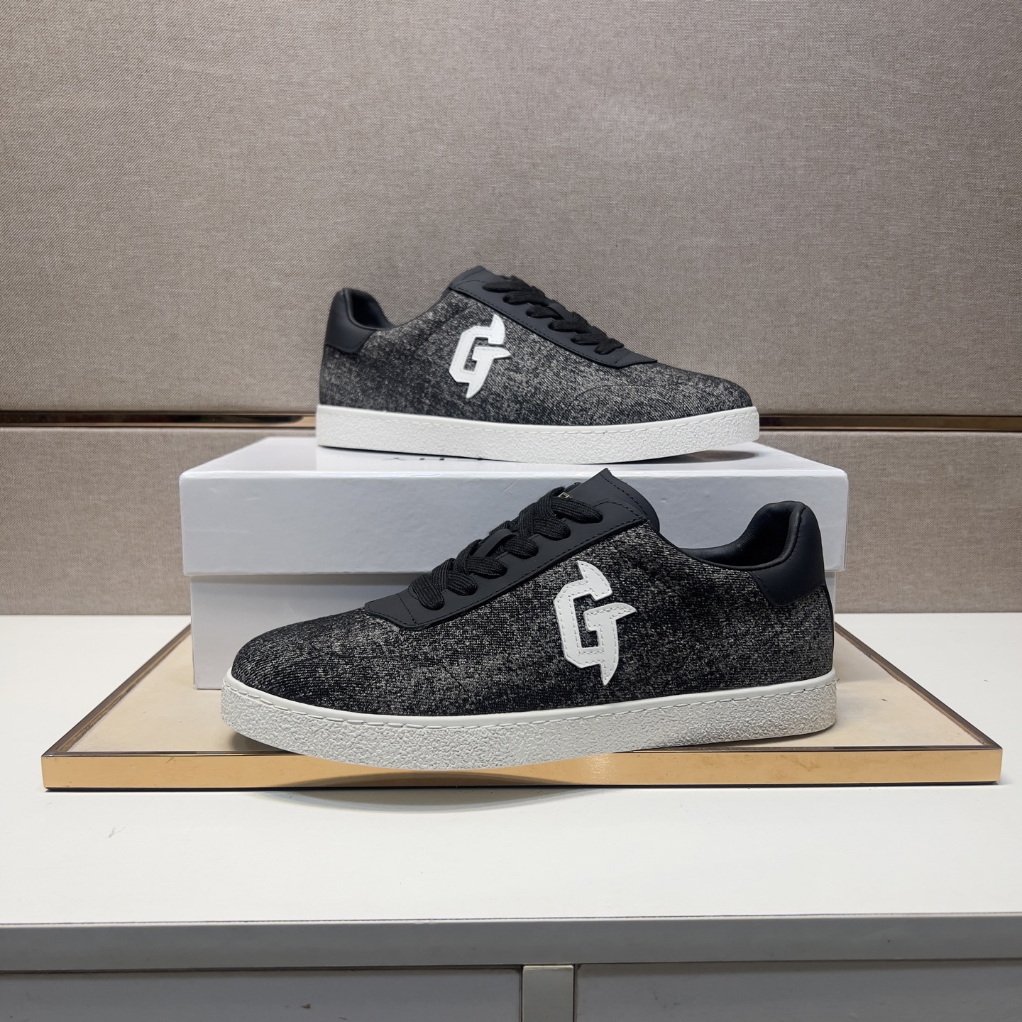 Givenchy Men's Casual Sneakers - Multi-Material Upper & Comfortable Leather Lining 6 i1745340852034 6742 0 4
