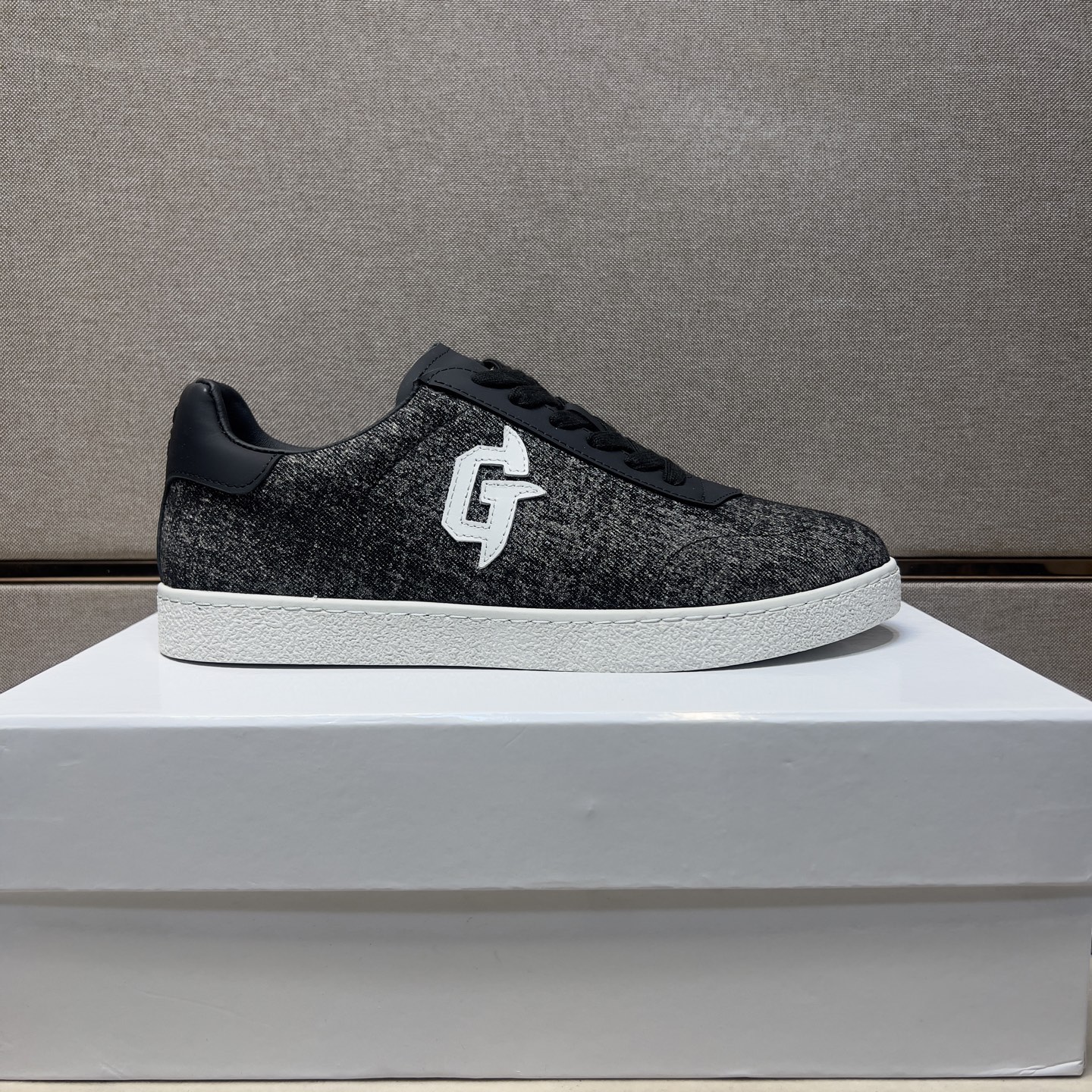 Givenchy Men's Casual Sneakers - Multi-Material Upper & Comfortable Leather Lining 4 i1745340852168 4830 0 2