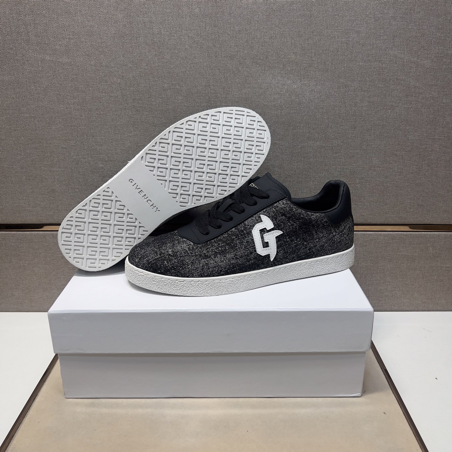 Givenchy Men's Casual Sneakers - Multi-Material Upper & Comfortable Leather Lining 9 i1745340853311 8939 0 7