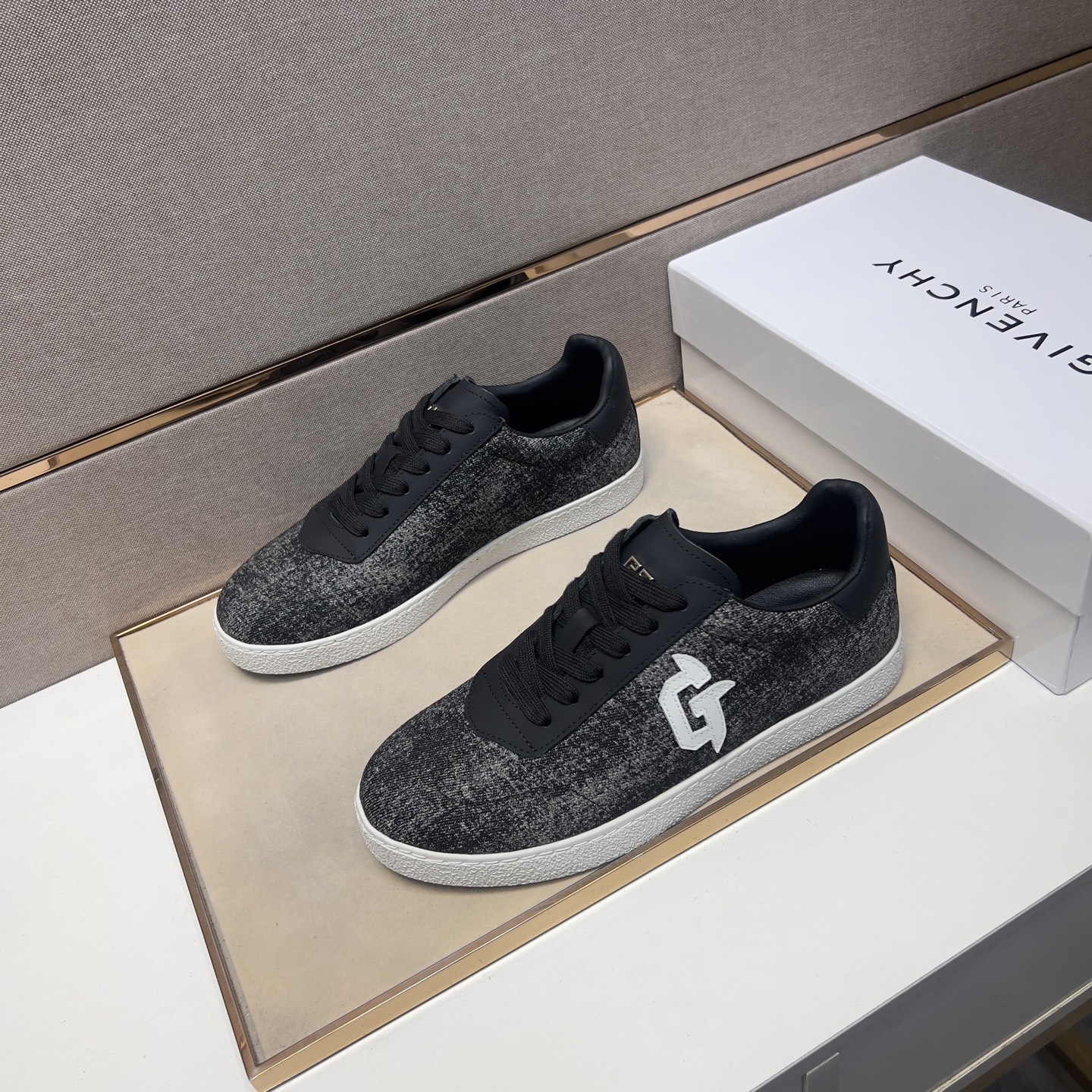 Givenchy Men's Casual Sneakers - Multi-Material Upper & Comfortable Leather Lining 3 i1745340853316 2864 0 1