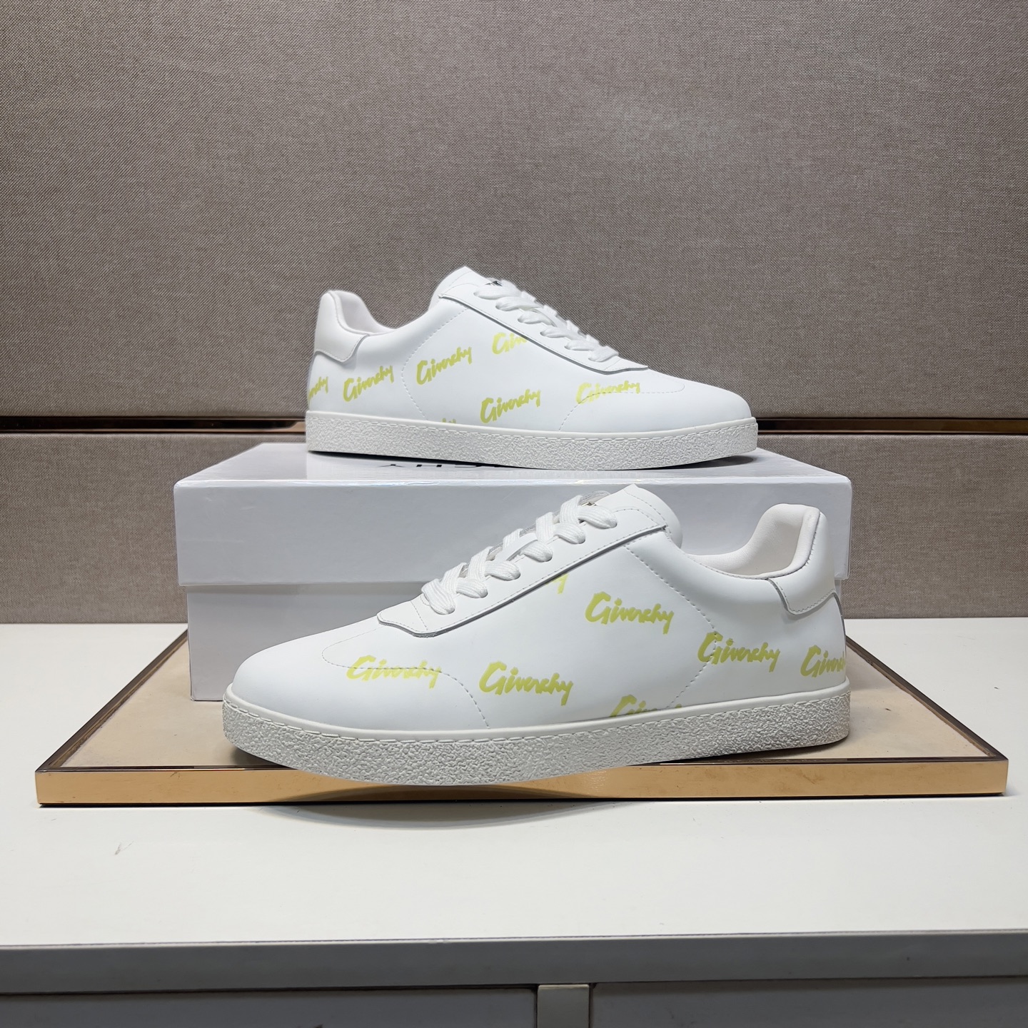 Givenchy Men's City Sport Sneakers in White Leather with Logo Print 6 i1745340890511 8362 0 4