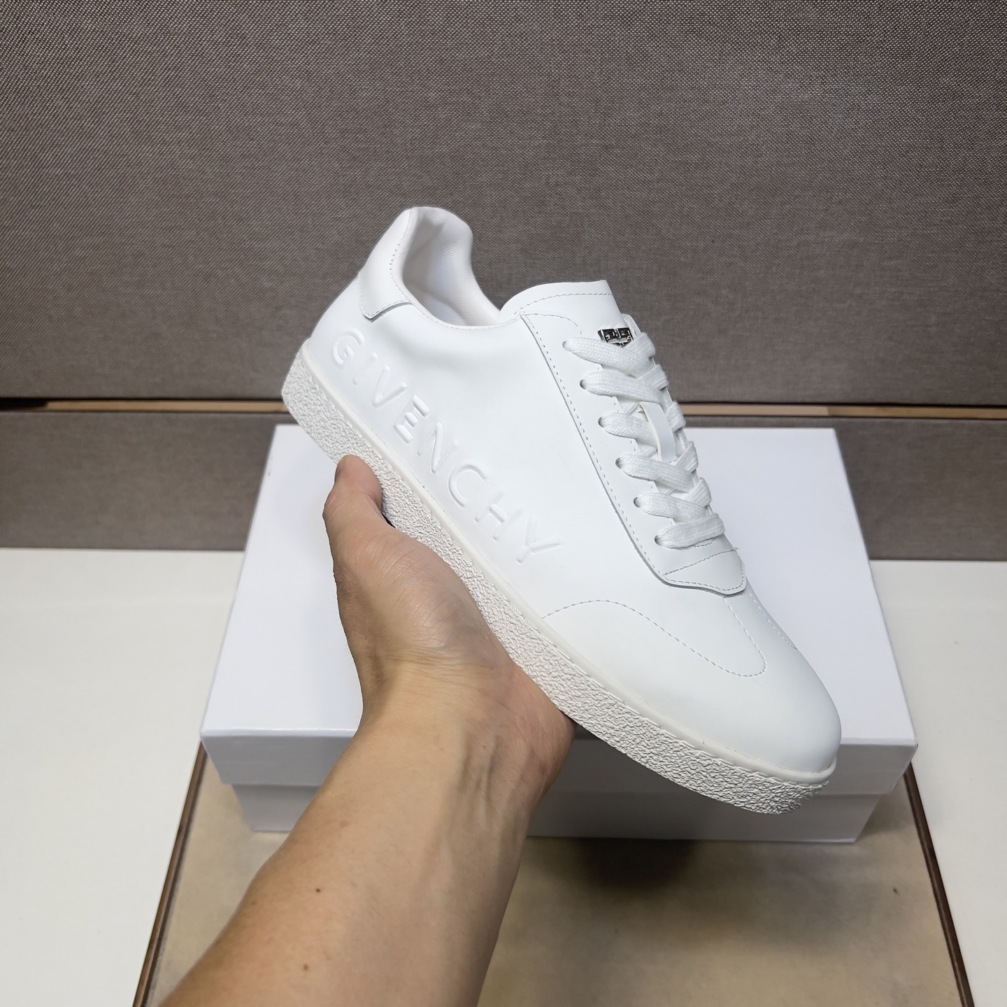 Givenchy Men's City Sport Leather Sneakers - Classic Style 7 i1745340933315 709 0 5