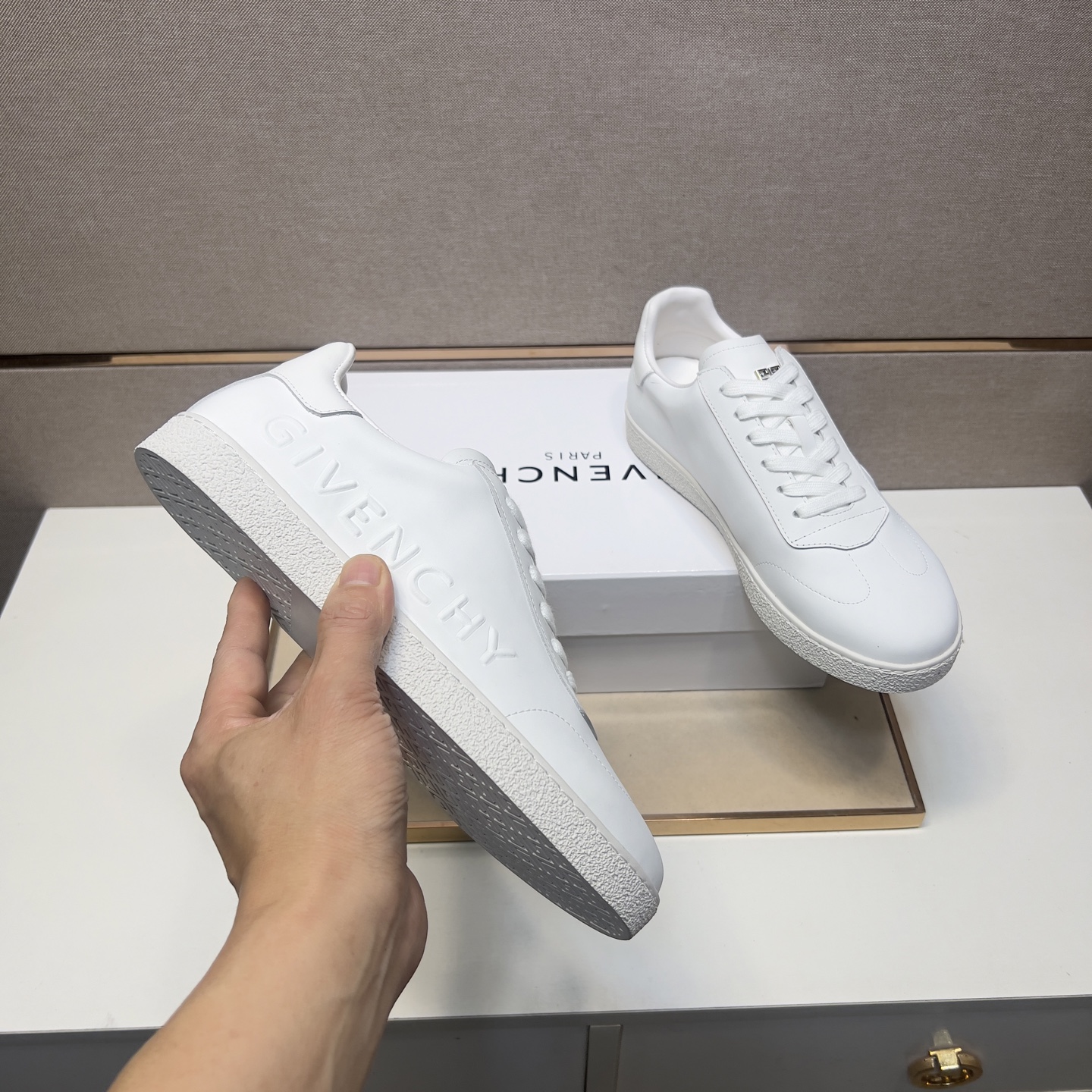 Givenchy Men's City Sport Leather Sneakers - Classic Style 8 i1745340933323 9789 0 6