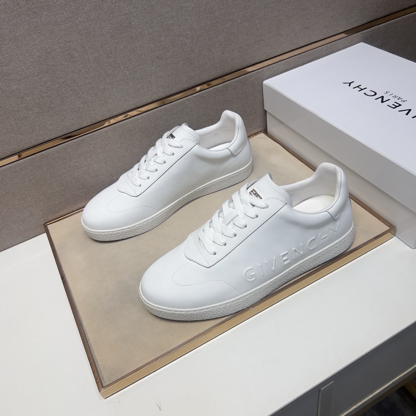 Givenchy Men's City Sport Leather Sneakers - Classic Style 3 i1745340933344 5510 0 1