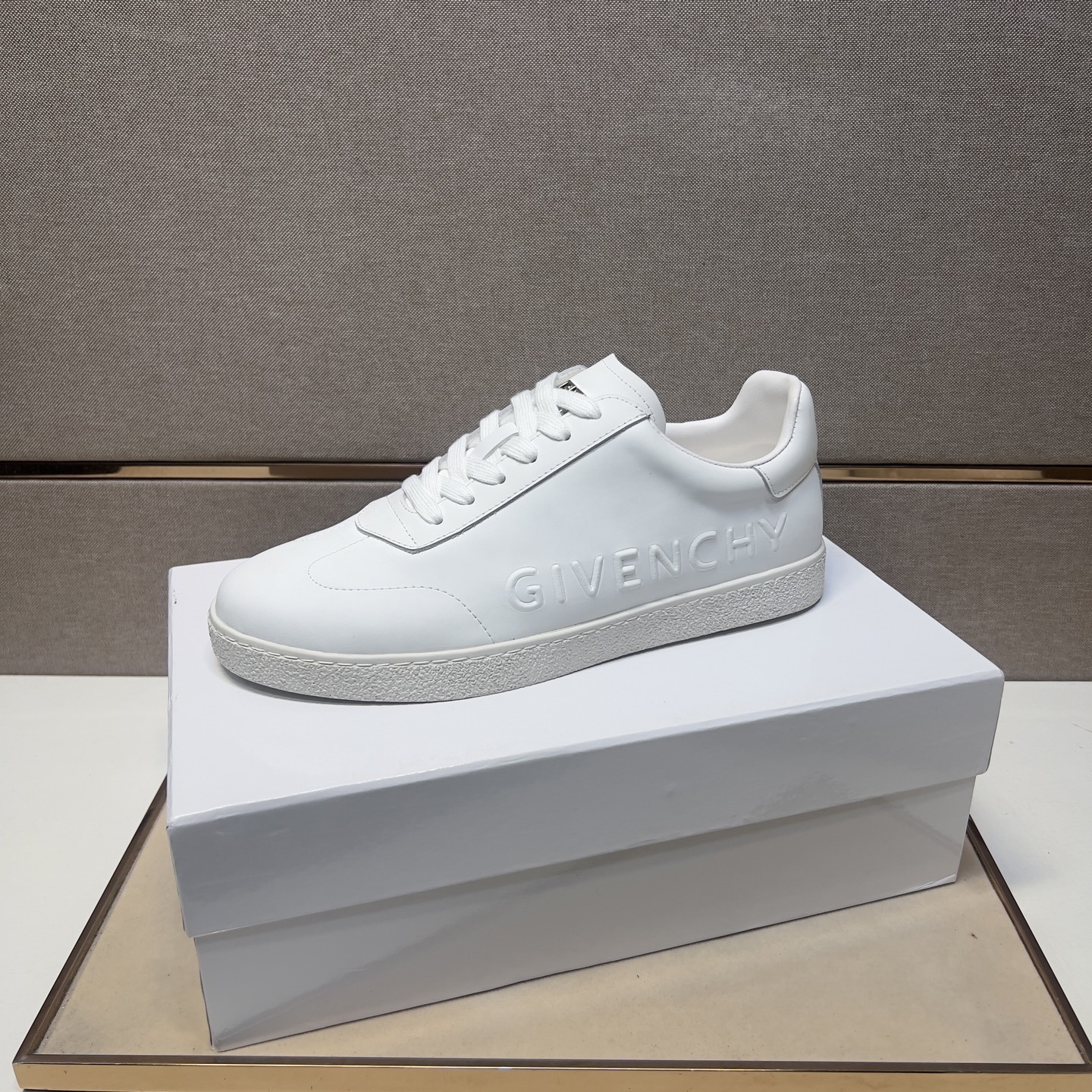 Givenchy Men's City Sport Leather Sneakers - Classic Style 5 i1745340933345 7301 0 3