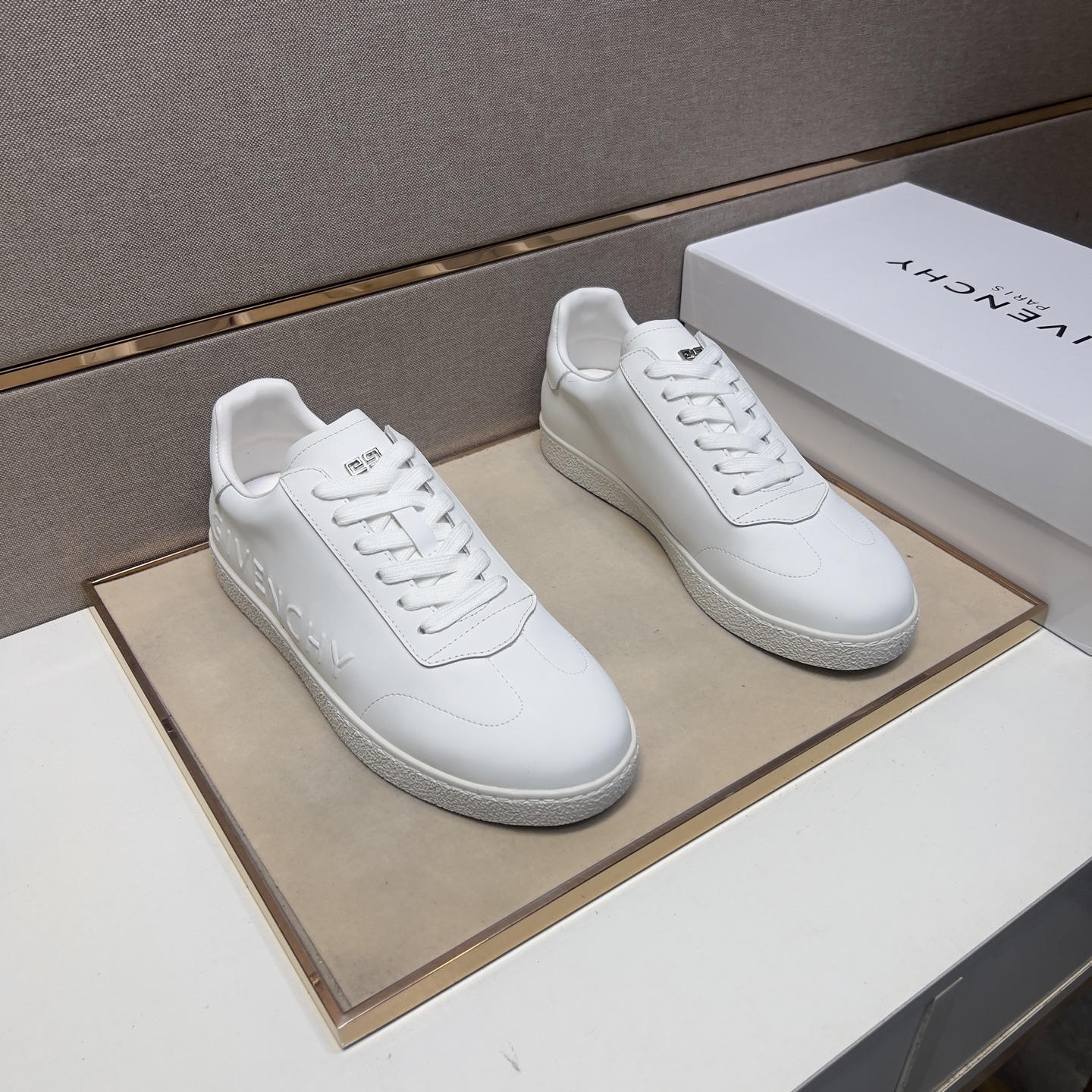 Givenchy Men's City Sport Leather Sneakers - Classic Style 2 i1745340933347 8070 0 0