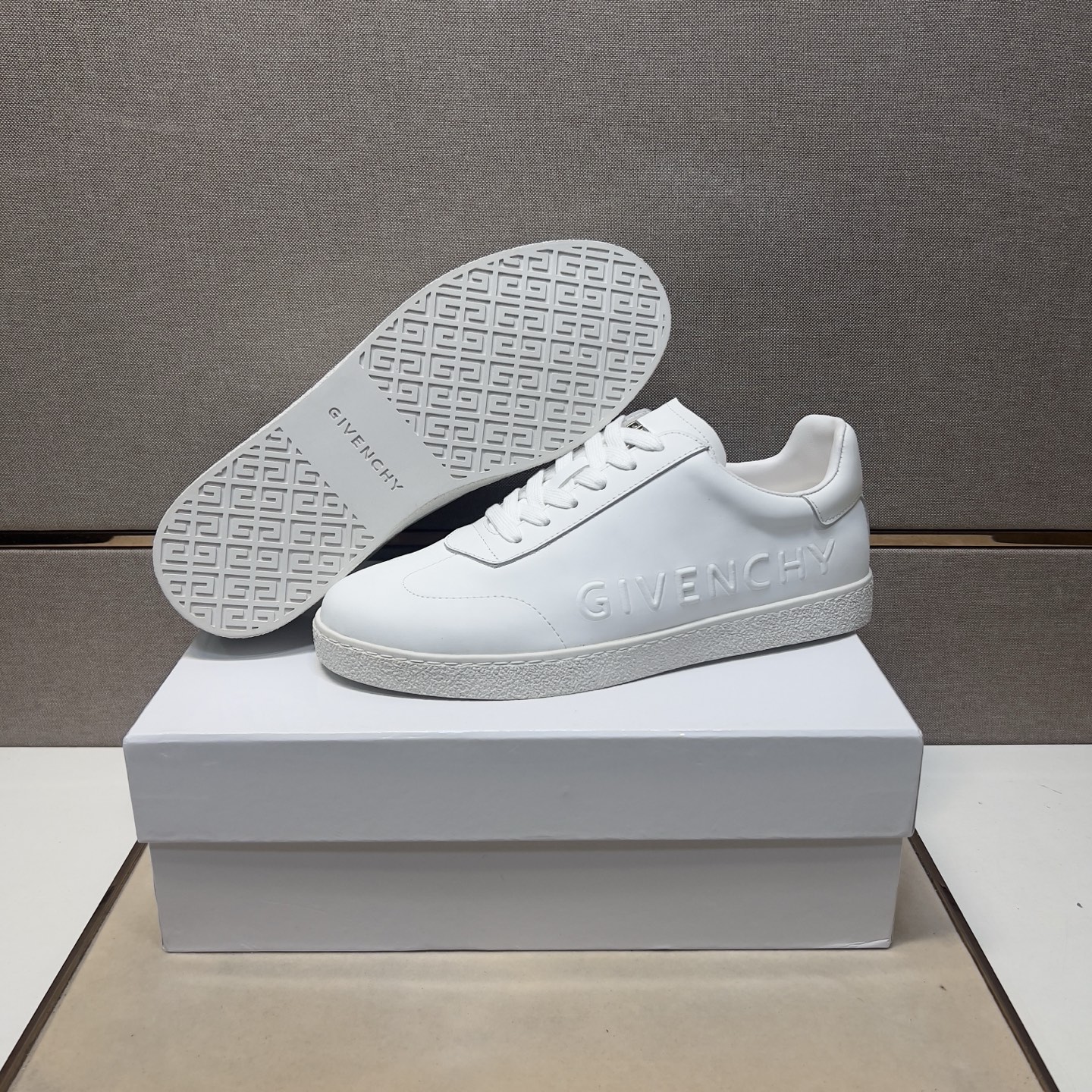 Givenchy Men's City Sport Leather Sneakers - Classic Style 9 i1745340934465 2601 0 7
