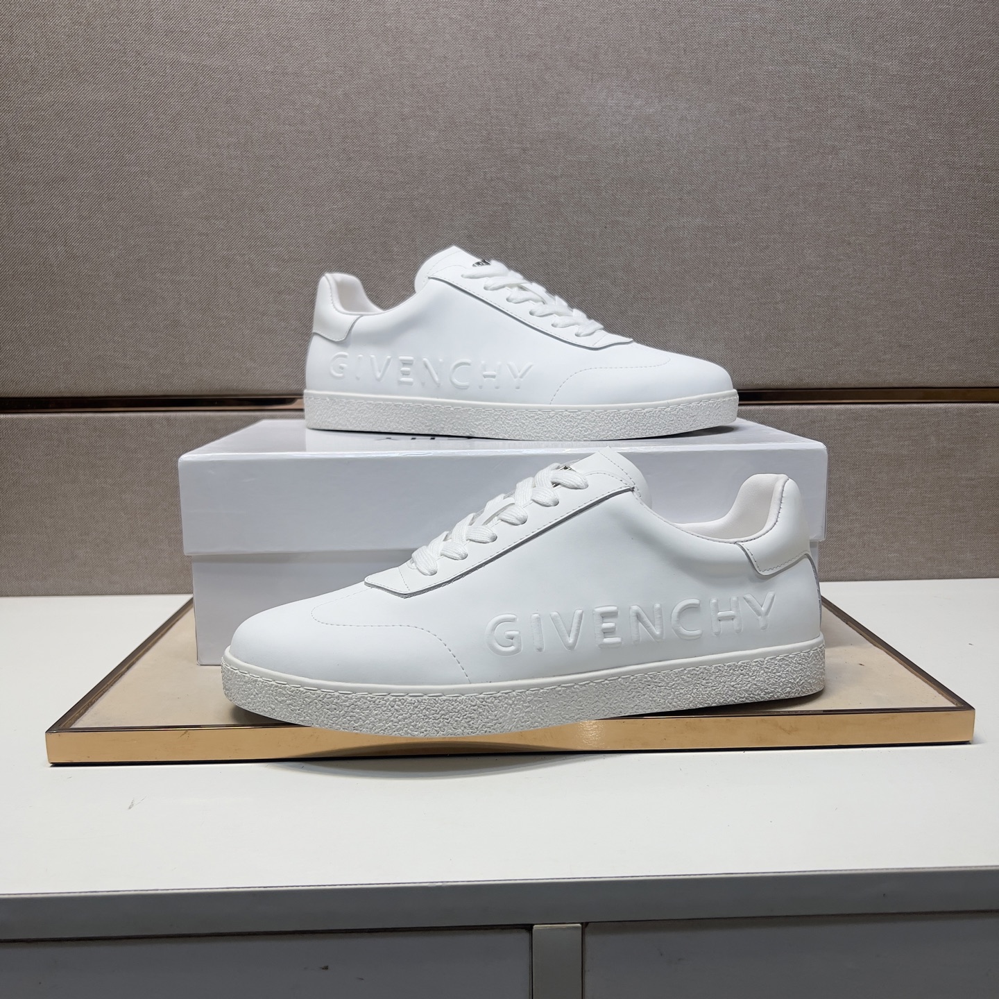 Givenchy Men's City Sport Leather Sneakers - Classic Style 6 i1745340934550 2411 0 4