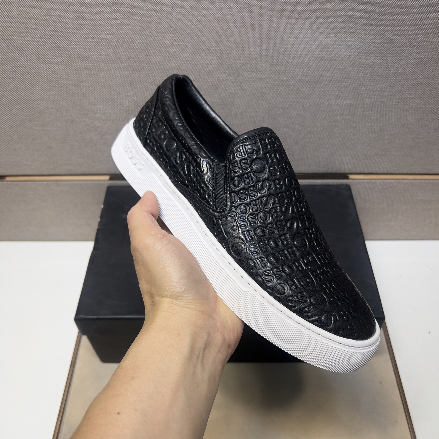 Hugo Boss Men's Leather Slip-On Sneakers - Comfortable & Breathable 7 i1745425925955 1439 0 5