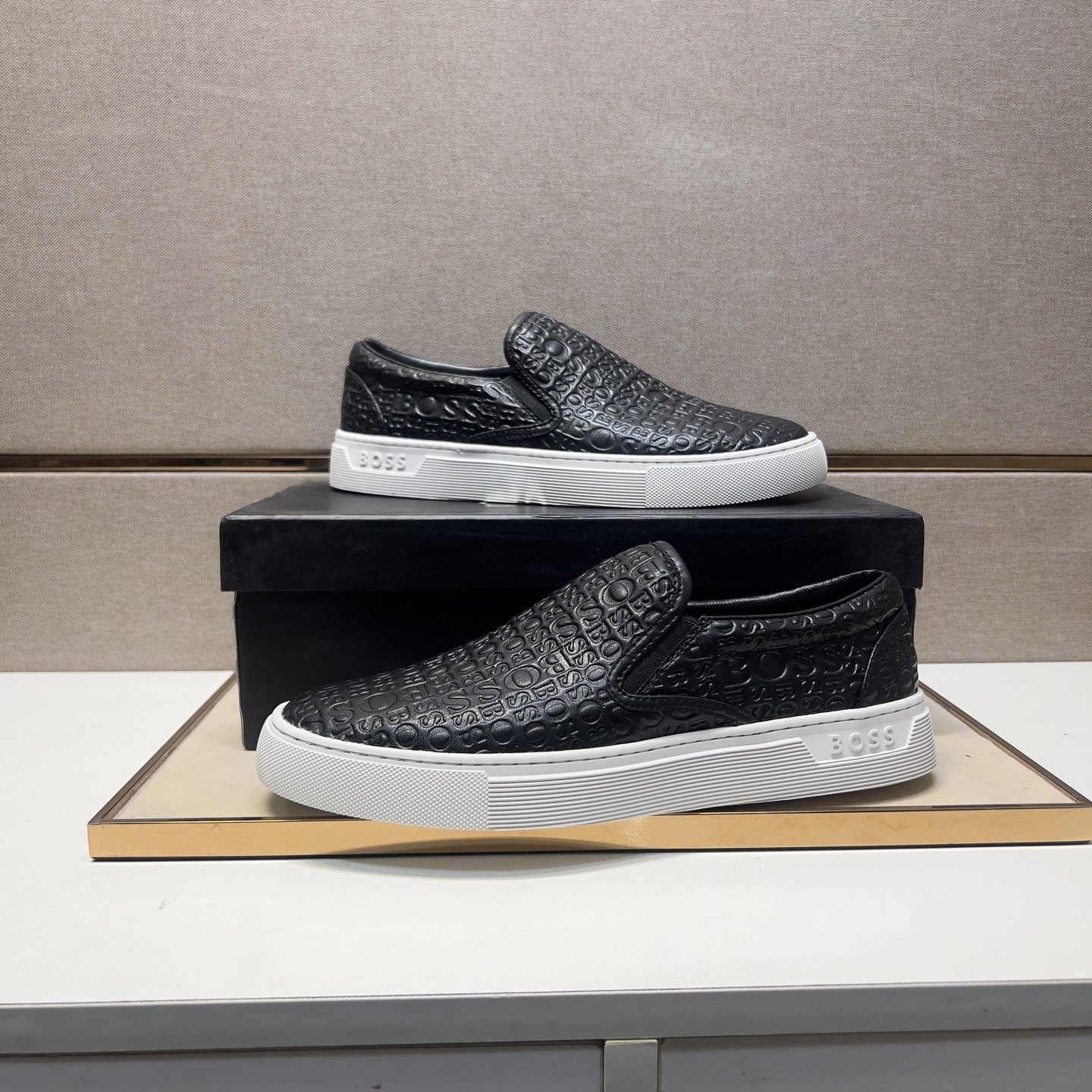 Hugo Boss Men's Leather Slip-On Sneakers - Comfortable & Breathable 6 i1745425927278 8773 0 4