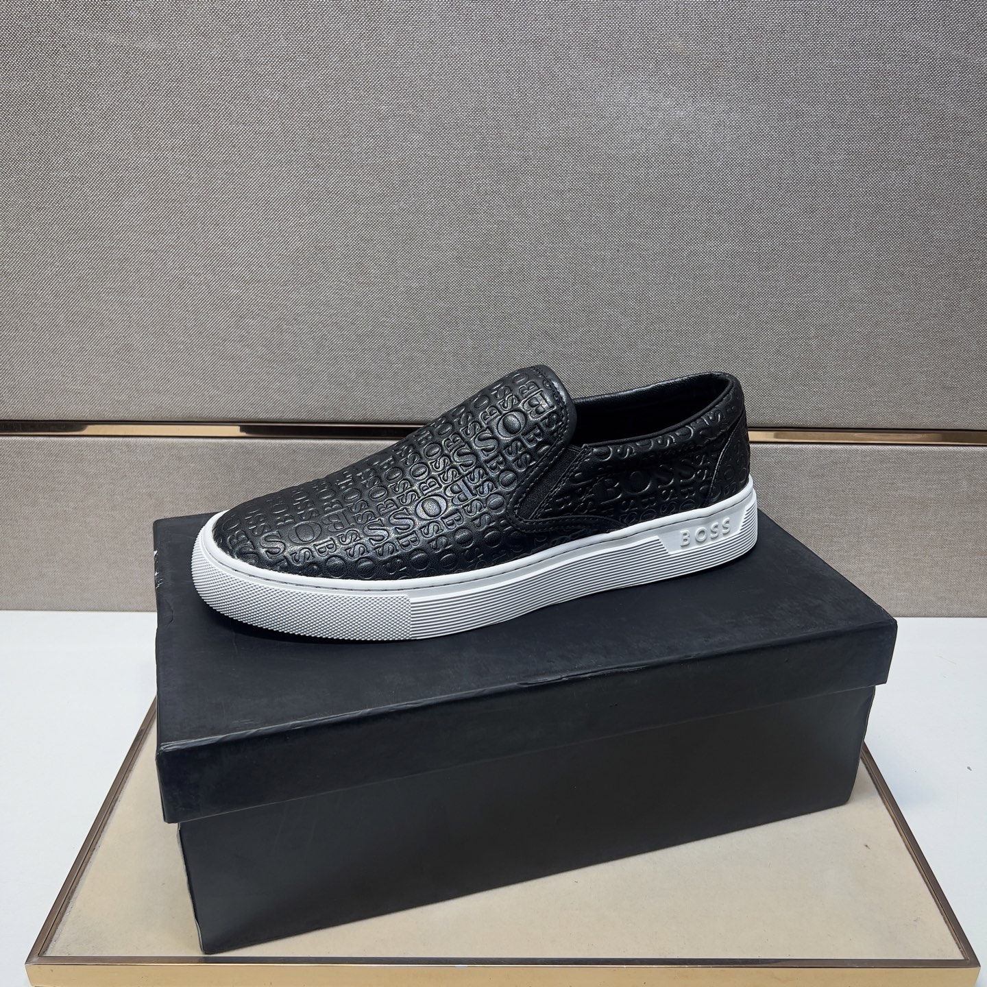 Hugo Boss Men's Leather Slip-On Sneakers - Comfortable & Breathable 5 i1745425927311 4578 0 3