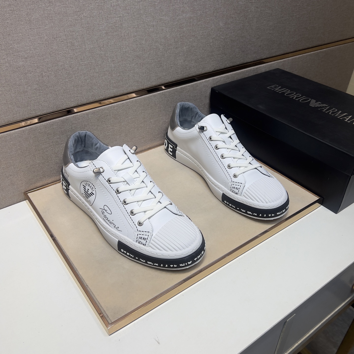NO:280648,[Ah~] Men's casual shoes are available simultaneously in 2025z cabinet. Size: 38-44# The uppers of the two colors are made of multi-material spliced ​​leather inner lining, comfortable and breathable, the original sole is comfortable and wear-resistant and non-slip sole, and the real thing is even better.19860909【阿～】男士休闲鞋 2025z柜同步发售 码数:38-44# 2个颜色鞋面选用多材质拼接真皮内里,舒适透气,鞋底原版舒适耐磨防滑大底,实物拍摄实物更赞,,Men's shoes