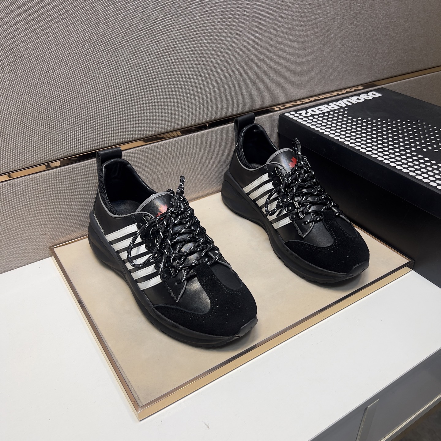 NO:280628,[D2~] Couple casual shoes are available at the same time in 2025z cabinet. Number of sizes: 35-44# The uppers of the two colors are made of multi-material spliced ​​leather inner lining, comfortable and breathable, the original sole is comfortable and wear-resistant and non-slip sole, and the real shot is even better.19860909【D2～】情侣装休闲鞋 2025z柜同步发售 码数:35-44# 2个颜色鞋面选用多材质拼接真皮内里,舒适透气,鞋底原版舒适耐磨防滑大底,实物拍摄实物更赞,,Men's shoes