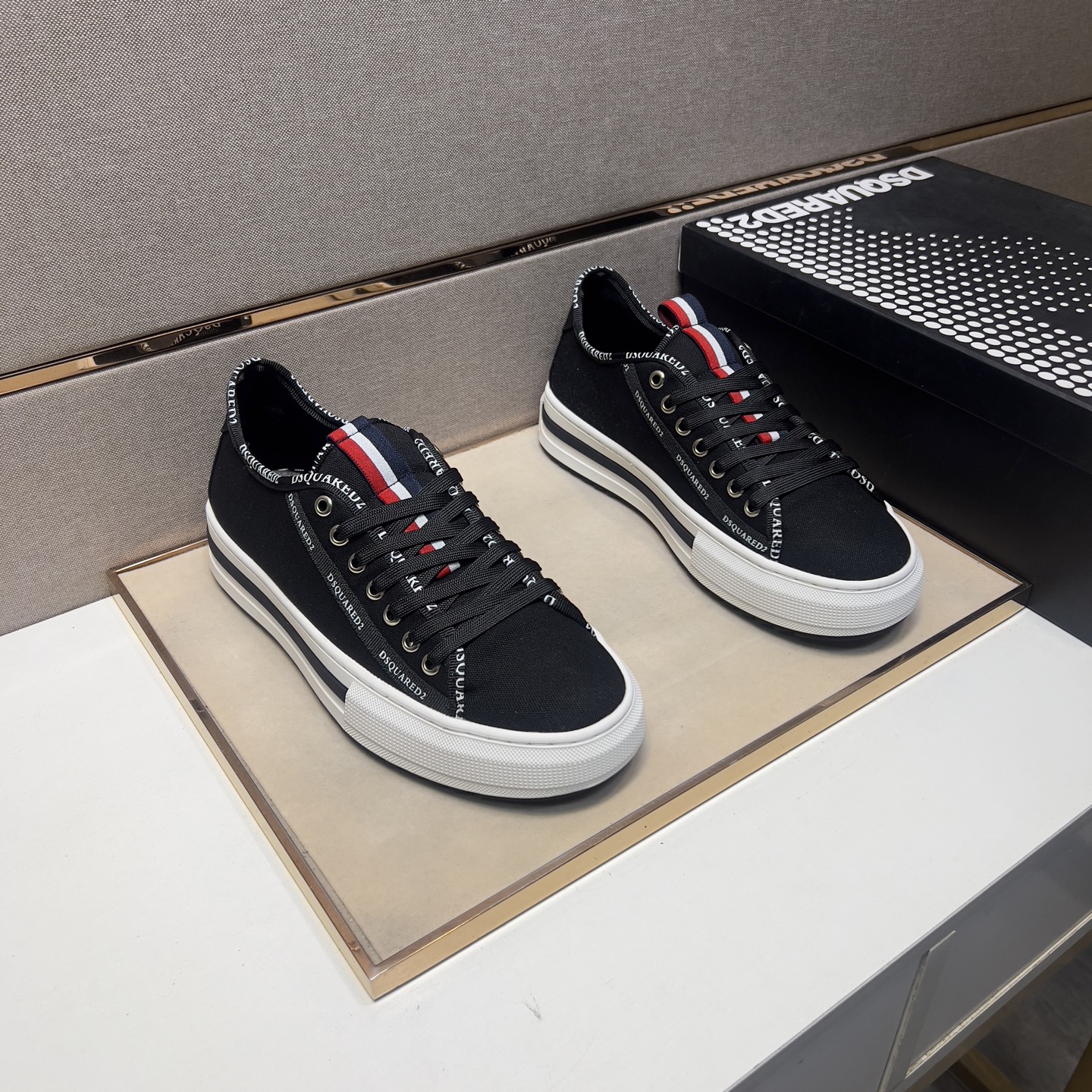 NO:283179,[D2~] Couple casual shoes are available at the same time in 2025z cabinet. Size: 38-44# The uppers of 3 colors are made of multi-material splicing mesh, which is comfortable and breathable. The original sole is comfortable and wear-resistant and non-slip sole. The real shot is even better.19860909【D2～】情侣装休闲鞋 2025z柜同步发售 码数:38-44# 3个颜色鞋面选用多材质拼接网布内里,舒适透气,鞋底原版舒适耐磨防滑大底,实物拍摄实物更赞,,Men's shoes