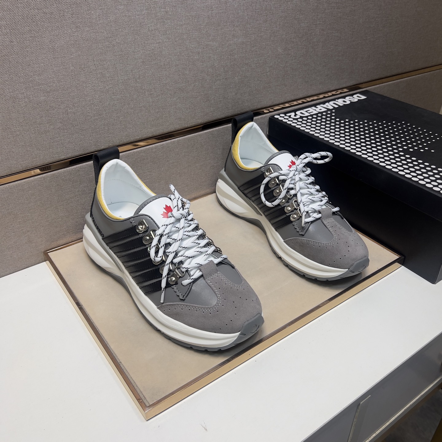 NO:283185,【D2～】Men's casual shoes 2025z cabinets are available simultaneously. Size: 38-44# 1 color upper is made of multi-material spliced ​​leather inner lining, comfortable and breathable, the original sole is comfortable and wear-resistant and non-slip sole, and the real shot is even better.19860909【D2～】男士休闲鞋 2025z柜同步发售 码数:38-44# 1个颜色鞋面选用多材质拼接真皮内里,舒适透气,鞋底原版舒适耐磨防滑大底,实物拍摄实物更赞,,Men's shoes