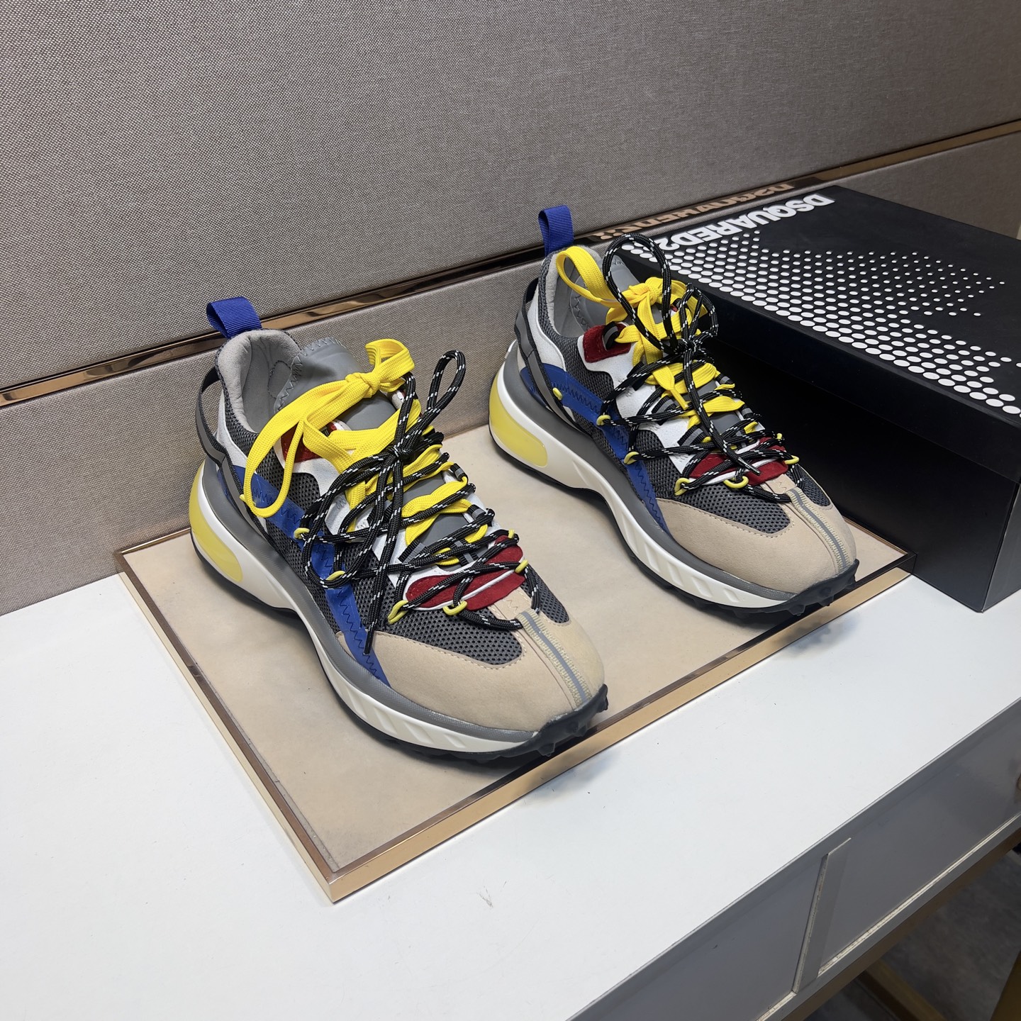 NO:283303,【D2～】Men's casual shoes 2025z cabinets are available simultaneously. Size: 38-44# 1 color upper is made of multi-material spliced ​​mesh fabric inner lining, comfortable and breathable, original sole is comfortable and wear-resistant and non-slip sole, and the real thing is even better.19860909【D2～】男士休闲鞋 2025z柜同步发售 码数:38-44# 1个颜色鞋面选用多材质拼接网布内里,舒适透气,鞋底原版舒适耐磨防滑大底,实物拍摄实物更赞,,Men's shoes