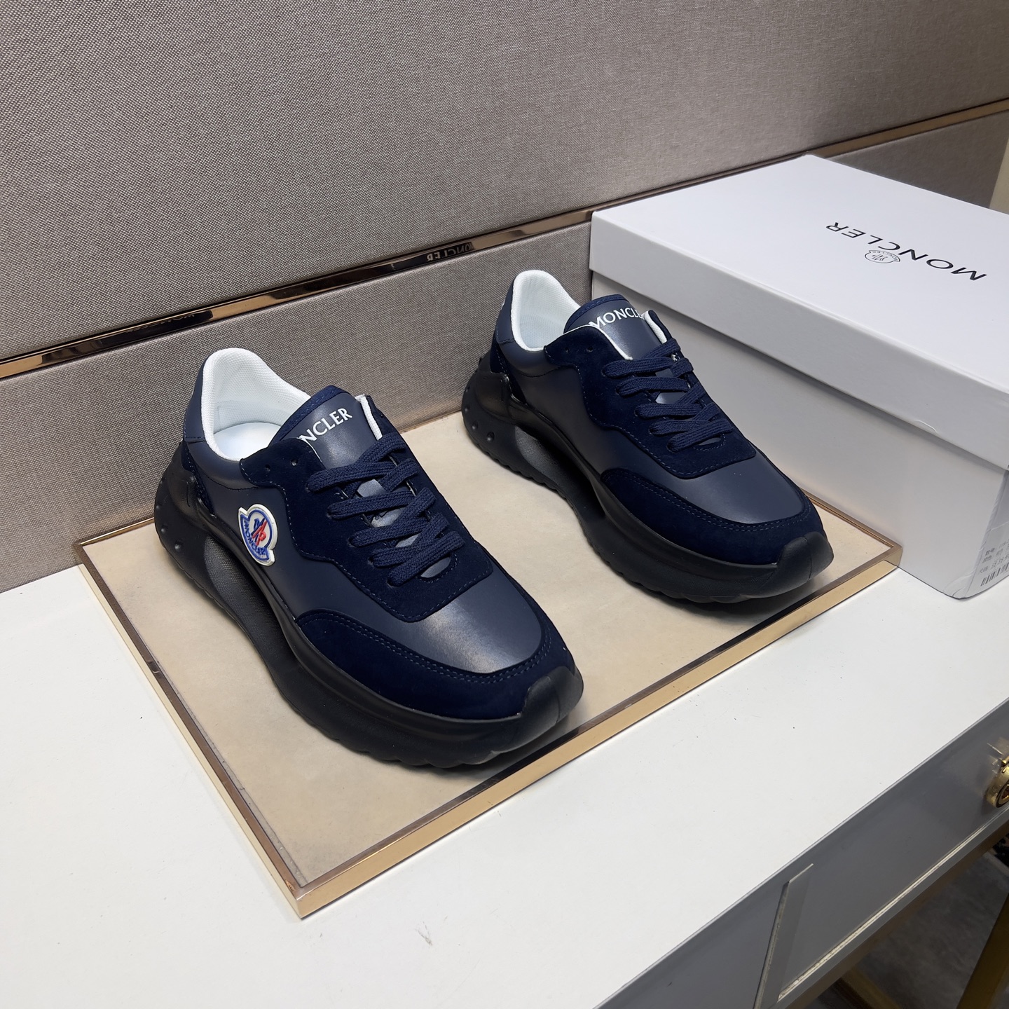NO:283870,[Meng~] Men's casual shoes are available simultaneously in 2025z cabinet. Size: 38-44# 5-color uppers are made of multi-material spliced ​​mesh fabric inner lining, comfortable and breathable, the original sole is comfortable and wear-resistant and non-slip sole, and the real thing is even better.19860909【蒙～】男士休闲鞋 2025z柜同步发售 码数:38-44# 5个颜色鞋面选用多材质拼接网布内里,舒适透气,鞋底原版舒适耐磨防滑大底,实物拍摄实物更赞,,Men's shoes