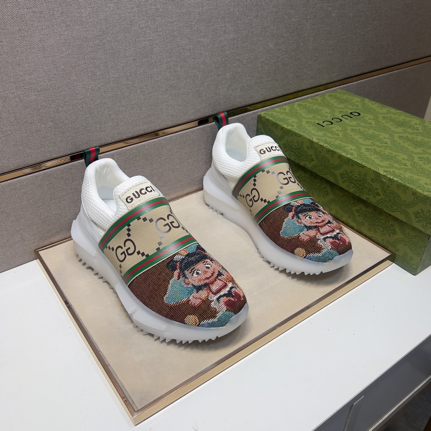 NO:283880,[Ancient ~] Men's casual shoes are available simultaneously in 2025z cabinet. Size: 38-44# The uppers of the two colors are made of multi-material splicing mesh, which is comfortable and breathable. The original sole is comfortable and wear-resistant and non-slip sole. The real thing is even better.19860909【古～】男士休闲鞋 2025z柜同步发售 码数:38-44# 2个颜色鞋面选用多材质拼接网布内里,舒适透气,鞋底原版舒适耐磨防滑大底,实物拍摄实物更赞,,Men's shoes