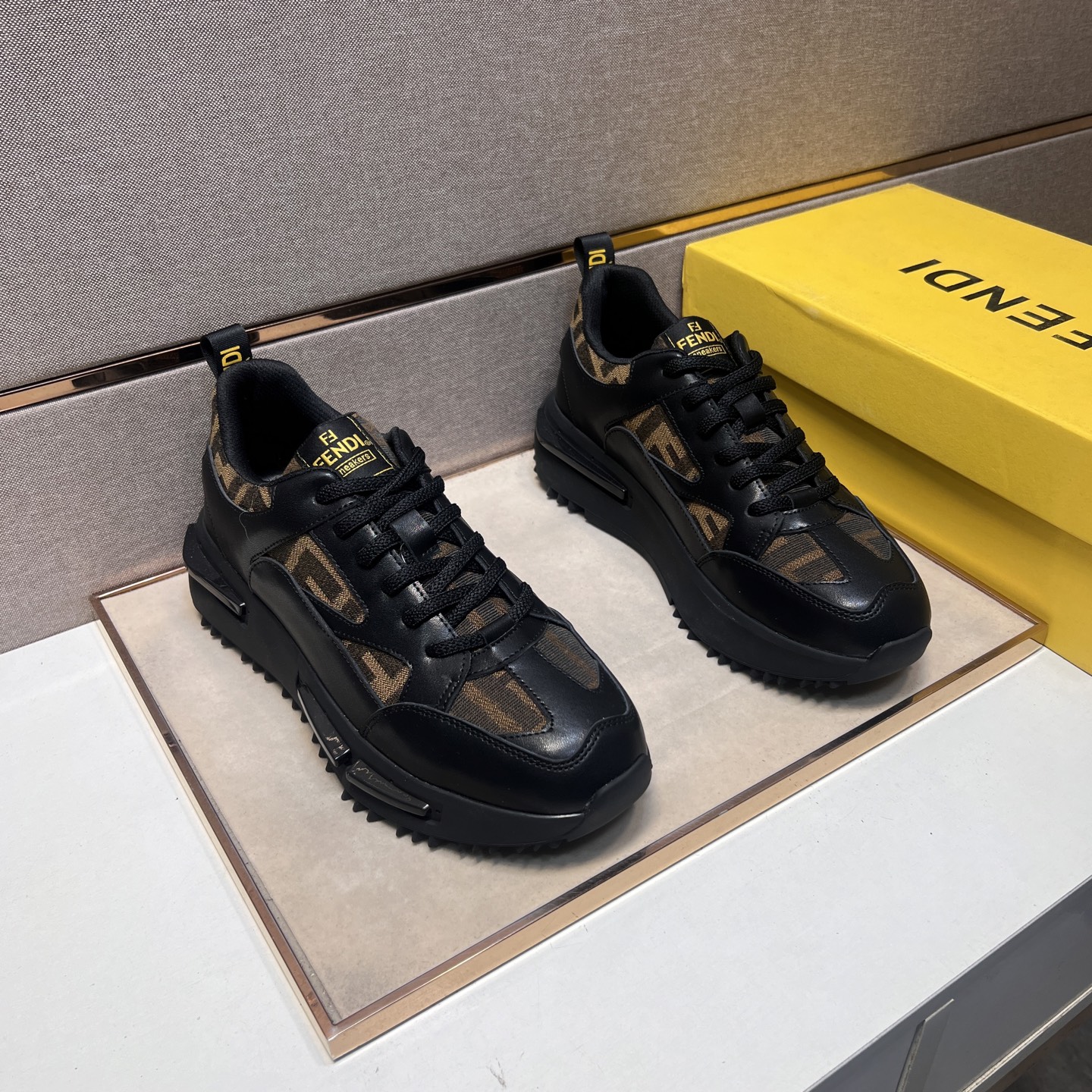 NO:283885,【Fen~】Men's casual shoes for 2025z cabinets are available simultaneously. Size: 38-44# The uppers of 2 colors are made of multi-material splicing mesh, which is comfortable and breathable. The original sole is comfortable and wear-resistant and non-slip sole. The real thing is even better.19860909【芬～】男士休闲鞋 2025z柜同步发售 码数:38-44# 2个颜色鞋面选用多材质拼接网布内里,舒适透气,鞋底原版舒适耐磨防滑大底,实物拍摄实物更赞,,Men's shoes