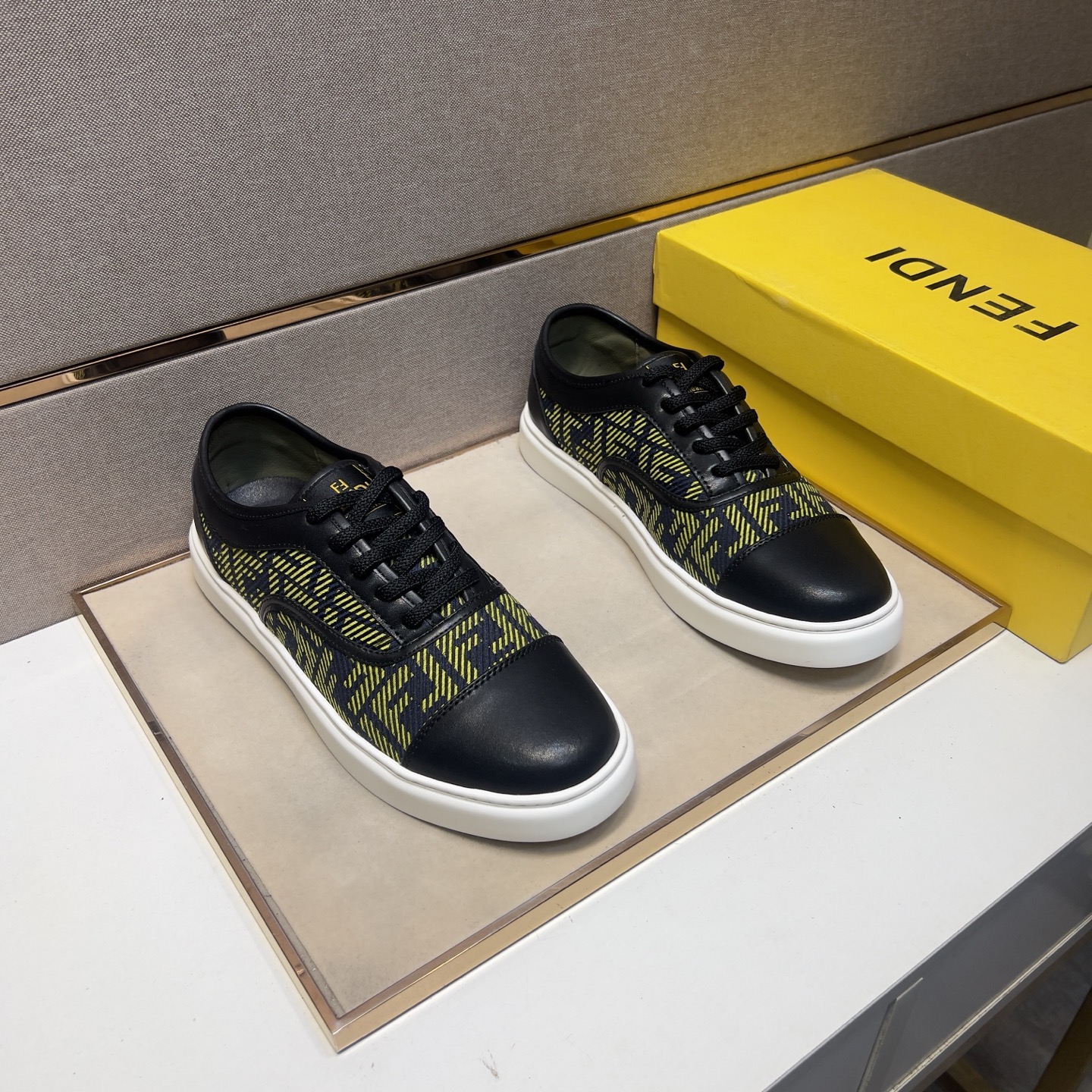 NO:283890,[Fen~] Men's casual shoes are available simultaneously in 2025z cabinet. Size: 38-44# The uppers of 3 colors are made of multi-material spliced ​​leather inner lining, comfortable and breathable, the original sole is comfortable and wear-resistant and non-slip sole, and the real shot is even better.19860909【芬～】男士休闲鞋 2025z柜同步发售 码数:38-44# 3个颜色鞋面选用多材质拼接真皮内里,舒适透气,鞋底原版舒适耐磨防滑大底,实物拍摄实物更赞,,Men's shoes