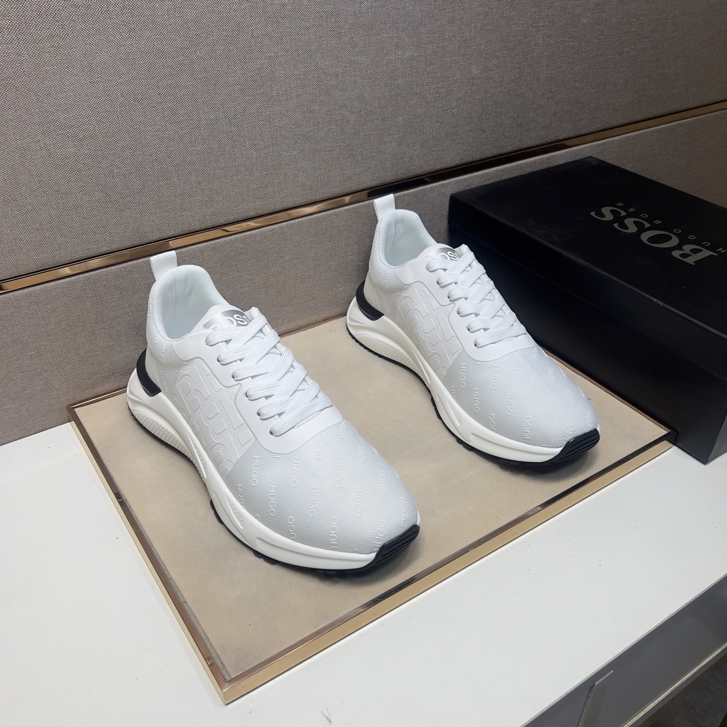 NO:284020,【BO～】Men's casual shoes are available simultaneously in 2025z cabinet. Size: 38-44# The 4-color uppers are made of multi-material spliced ​​mesh fabric inner lining, comfortable and breathable, the original sole is comfortable and wear-resistant and non-slip sole, and the real thing is even better.19860909【BO～】男士休闲鞋 2025z柜同步发售 码数:38-44# 4个颜色鞋面选用多材质拼接网布内里,舒适透气,鞋底原版舒适耐磨防滑大底,实物拍摄实物更赞,,Men's shoes