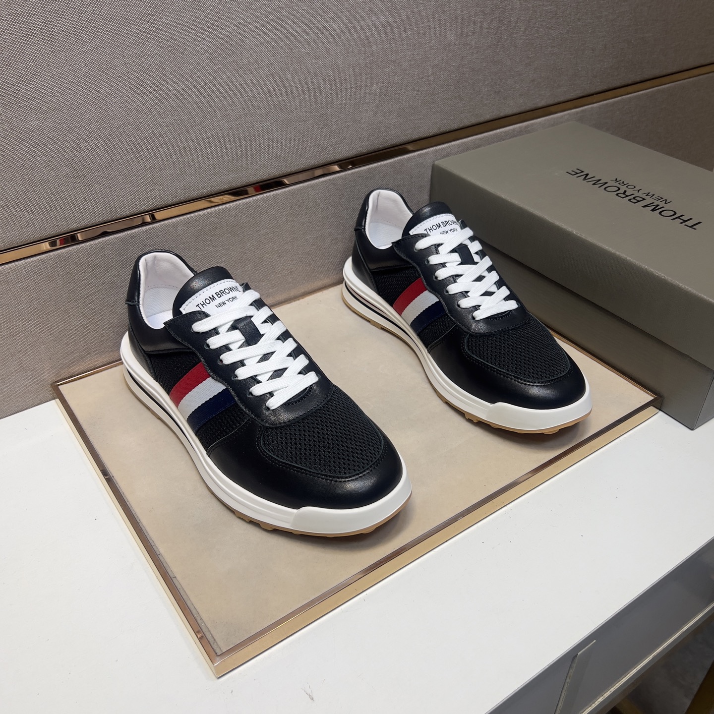 NO:284026,【TB～】Men's casual shoes 2025z cabinets are available simultaneously. Number of sizes: 38-44# The uppers of 3 colors are made of multi-material splicing leather inner lining, comfortable and breathable, the original sole is comfortable and wear-resistant and non-slip sole, and the real thing is even better.19860909【TB～】男士休闲鞋 2025z柜同步发售 码数:38-44# 3个颜色鞋面选用多材质拼接真皮内里,舒适透气,鞋底原版舒适耐磨防滑大底,实物拍摄实物更赞,,Men's shoes