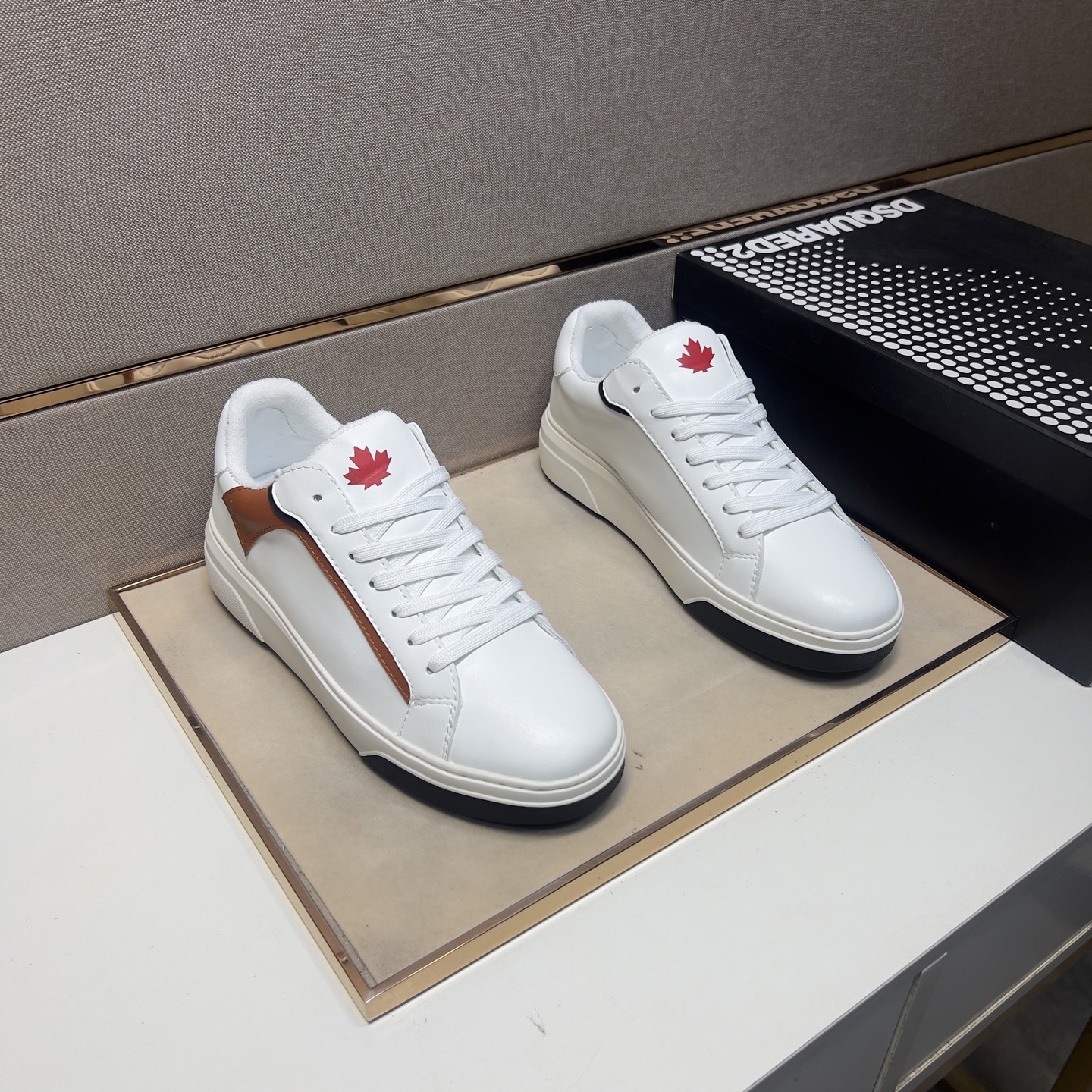 NO:284173,【D2～】Men's casual shoes 2025z cabinet are available simultaneously. Size: 38-44# 1 color upper is made of multi-material splicing mesh inner lining, comfortable and breathable, original sole is comfortable and wear-resistant and non-slip sole, and the real thing is even better.19860909【D2～】男士休闲鞋2025z柜同步发售 码数:38-44# 1个颜色鞋面选用多材质拼接网布内里,舒适透气,鞋底原版舒适耐磨防滑大底,实物拍摄实物更赞,,Men's shoes