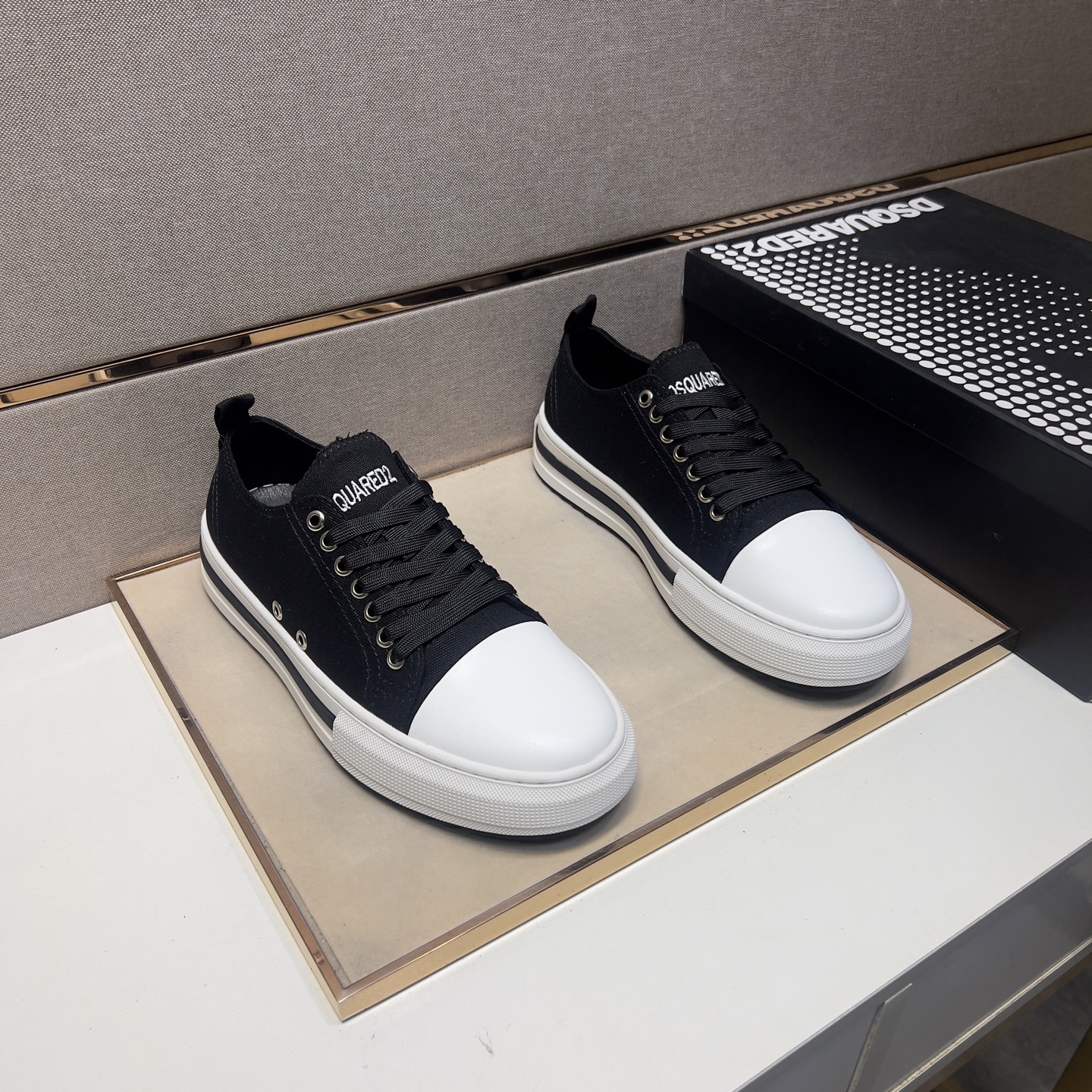 NO:284178,[D2~] Couple casual shoes 2025z cabinet are available simultaneously. Size: 35-44# The 3-color uppers are made of multi-material splicing mesh fabric inner lining, comfortable and breathable, the original sole is comfortable and wear-resistant and non-slip sole, and the real shot is even better.19860909【D2～】情侣装休闲鞋2025z柜同步发售 码数:35-44# 3个颜色鞋面选用多材质拼接网布内里,舒适透气,鞋底原版舒适耐磨防滑大底,实物拍摄实物更赞,,Men's shoes
