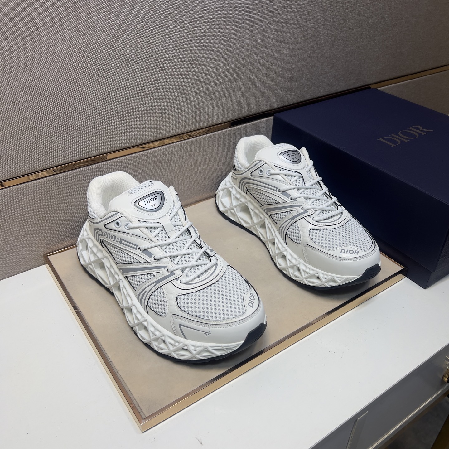 NO:284145,【Di~B35】Men's casual shoes 2025z cabinet are available simultaneously. Size: 39-44# The 4-color uppers are made of multi-material splicing mesh fabric inner lining, comfortable and breathable, the original sole is comfortable and wear-resistant and non-slip sole, and the real thing is even better.19860909【迪～B35】男士休闲鞋2025z柜同步发售 码数:39-44# 4个颜色鞋面选用多材质拼接网布内里,舒适透气,鞋底原版舒适耐磨防滑大底,实物拍摄实物更赞,,Men's shoes