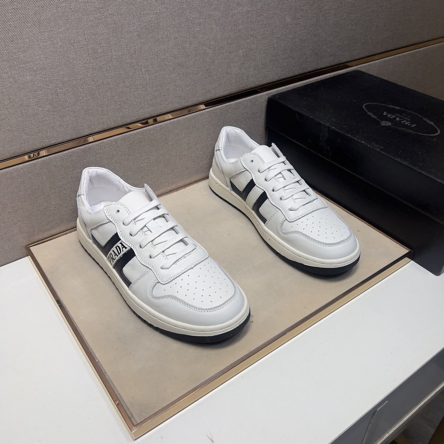 NO:284475,[Pre-Premium] Men's casual shoes 2025z cabinet are available simultaneously. Size: 38-44# 2 color uppers are made of multi-material spliced ​​leather inner lining, comfortable and breathable, the original sole is comfortable and wear-resistant and non-slip sole, and the real thing is even better.19860909【普～】男士休闲鞋2025z柜同步发售 码数:38-44# 2个颜色鞋面选用多材质拼接真皮内里,舒适透气,鞋底原版舒适耐磨防滑大底,实物拍摄实物更赞,,Men's shoes