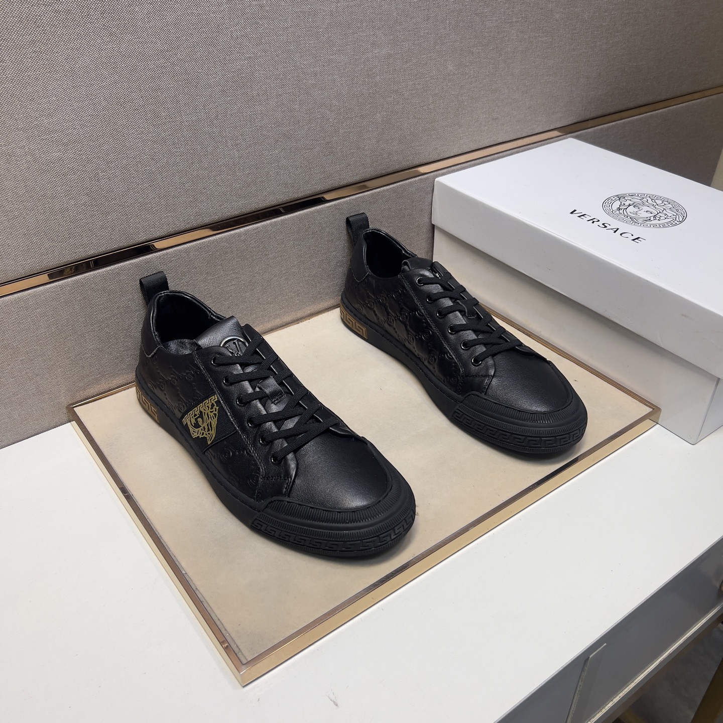 NO:284478,[Fan ~] Men's casual shoes 2025z cabinet are available simultaneously. Size: 38-44# The uppers of 2 colors are made of multi-material spliced ​​leather inner lining, comfortable and breathable, the original sole is comfortable and wear-resistant and non-slip sole, and the real thing is even better.19860909【范～】男士休闲鞋2025z柜同步发售 码数:38-44# 2个颜色鞋面选用多材质拼接真皮内里,舒适透气,鞋底原版舒适耐磨防滑大底,实物拍摄实物更赞,,Men's shoes